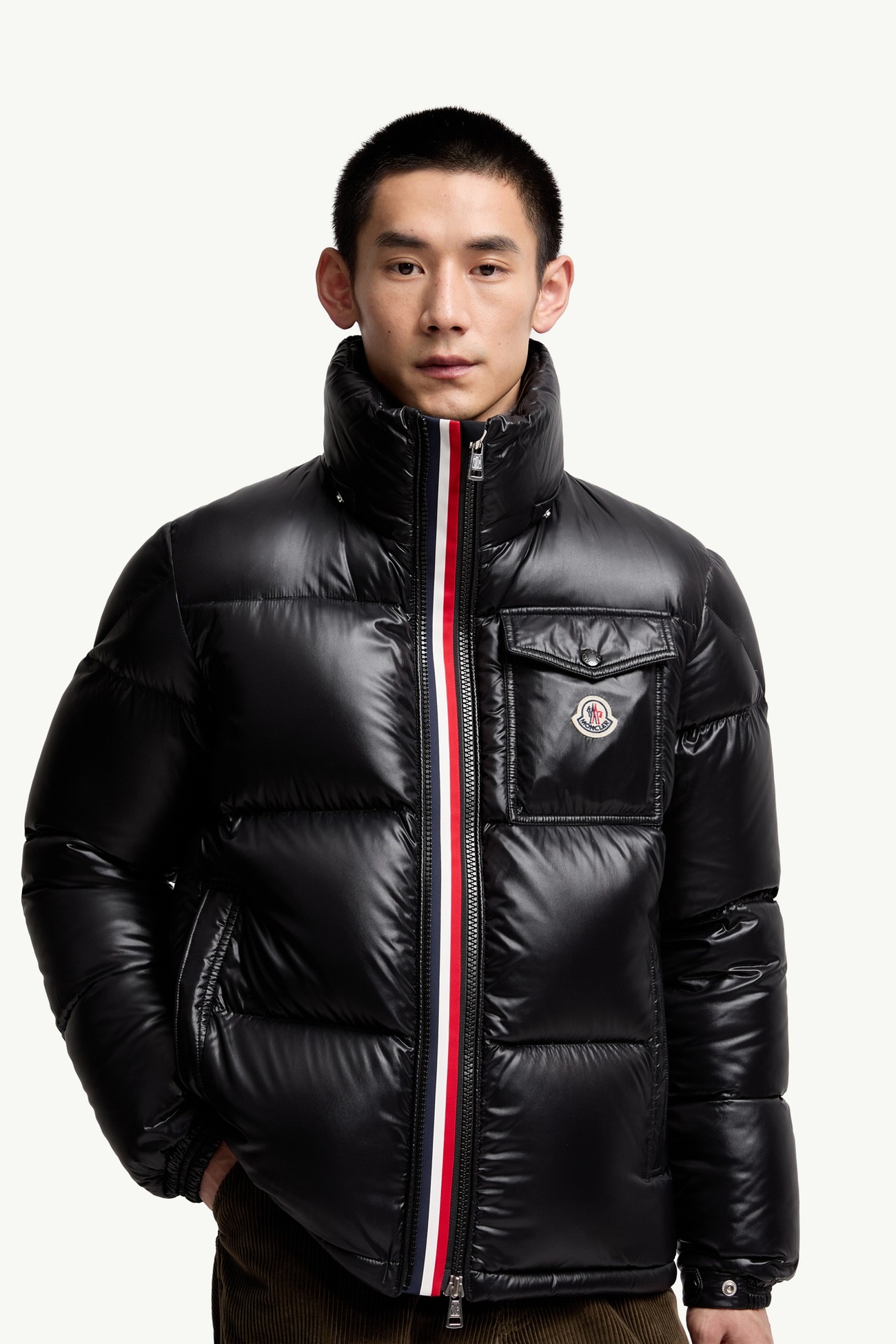 Piumino corto con cappuccio Montbeliard Uomo Nero Moncler 5