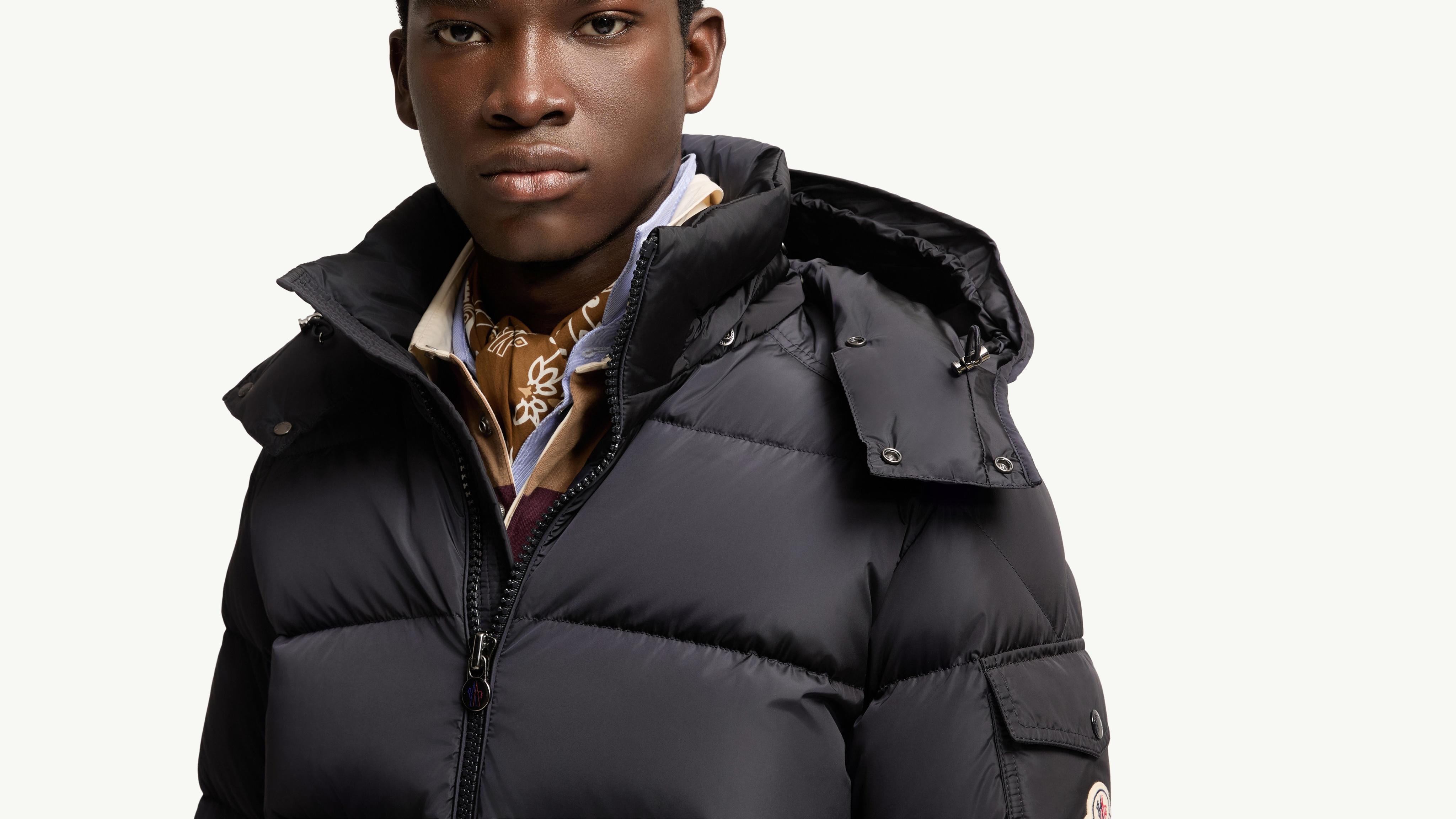 ネイビーブルー Moncler Mayaショートダウンジャケット : ショート