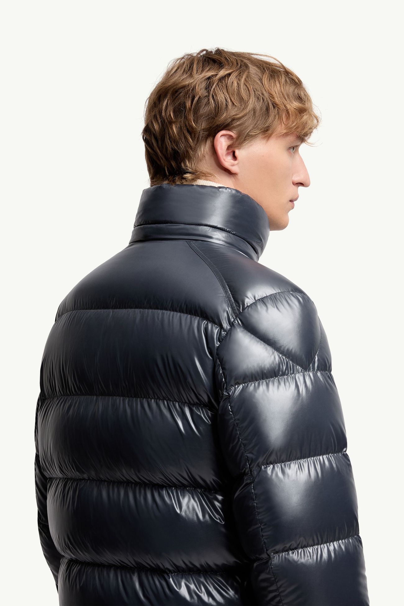 ネイビーブルー Moncler Mayaショートダウンジャケット : ショート 