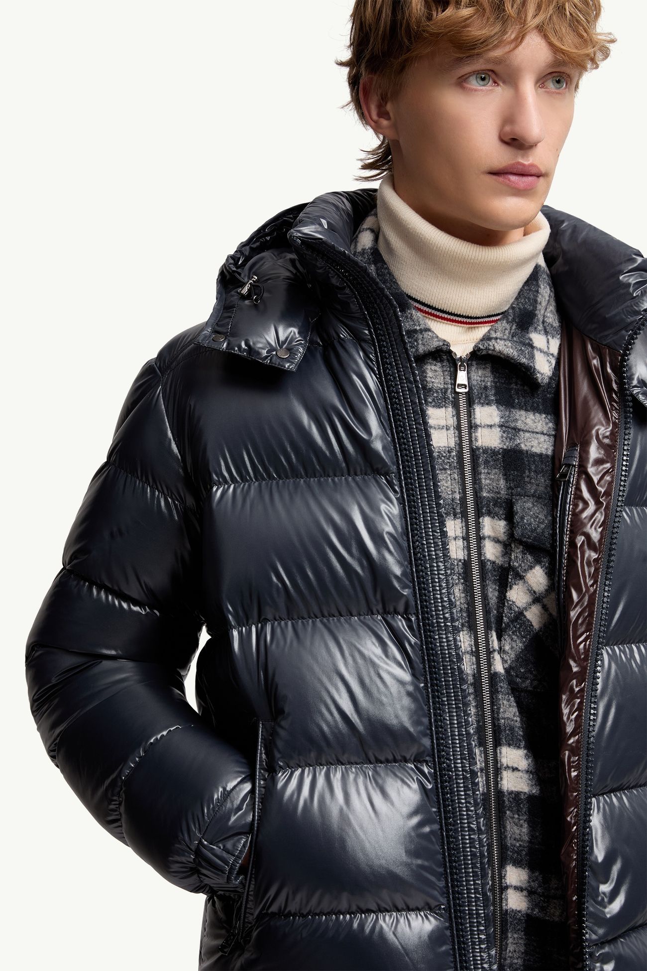 ネイビーブルー Moncler Mayaショートダウンジャケット : ショート 
