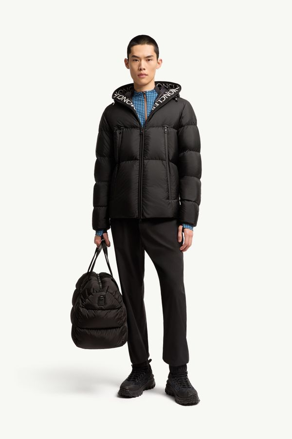 Piumino corto con cappuccio Montcla Uomo Nero Moncler 0