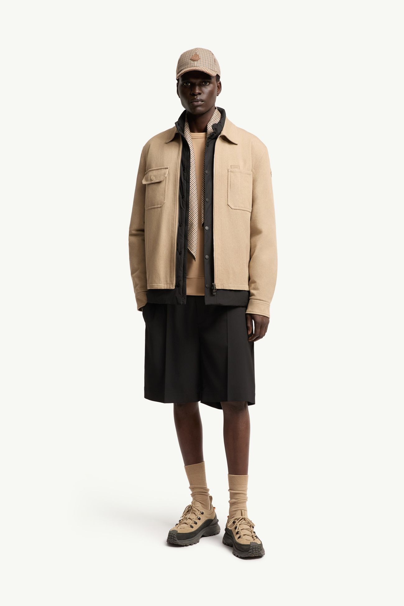 Shorts tipo bermuda de gabardina de mezcla de lana Hombre Negro Moncler 0