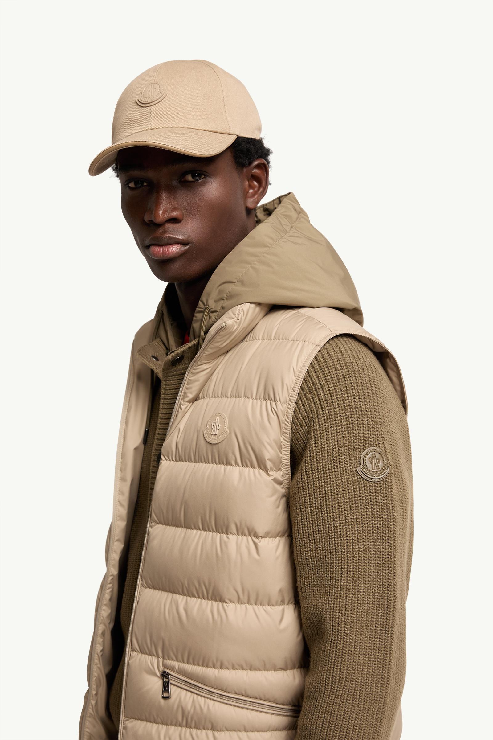 MONCLER - モンクレール　Vネックニット　ダークブラウン　r414 Fall/Winter for Men - Seasons | Moncler US