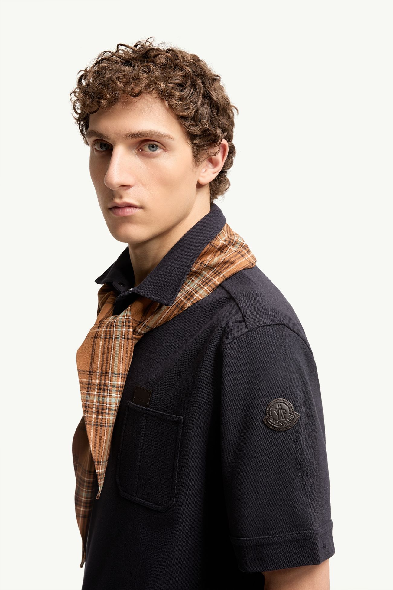 Polo en coton avec étiquette logo en cuir Hommes Bleu foncé Moncler 1