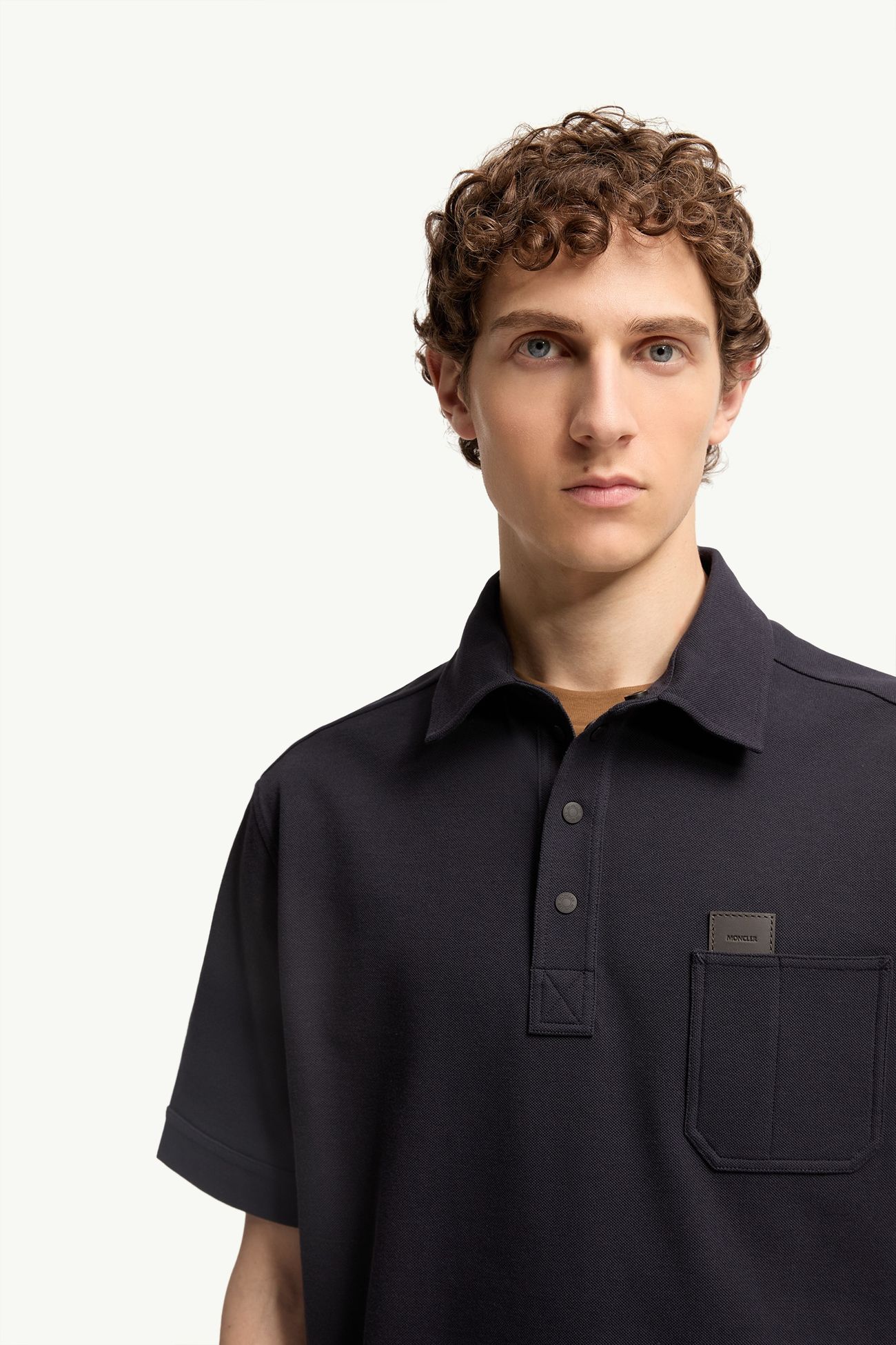 Polo en coton avec étiquette logo en cuir Hommes Bleu foncé Moncler 5