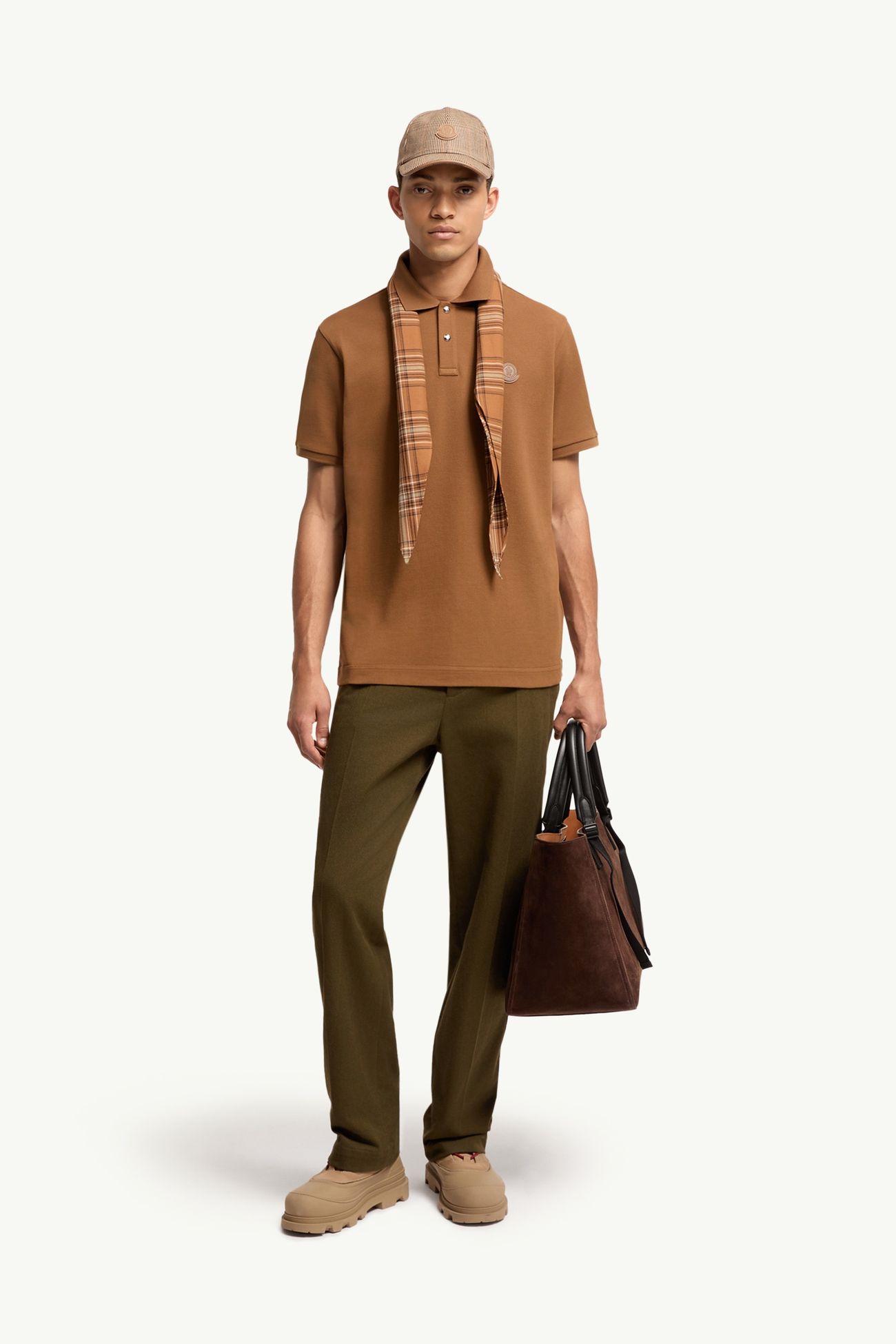 Polo in piquet di cotone con patch logato Uomo Marrone Moncler 0