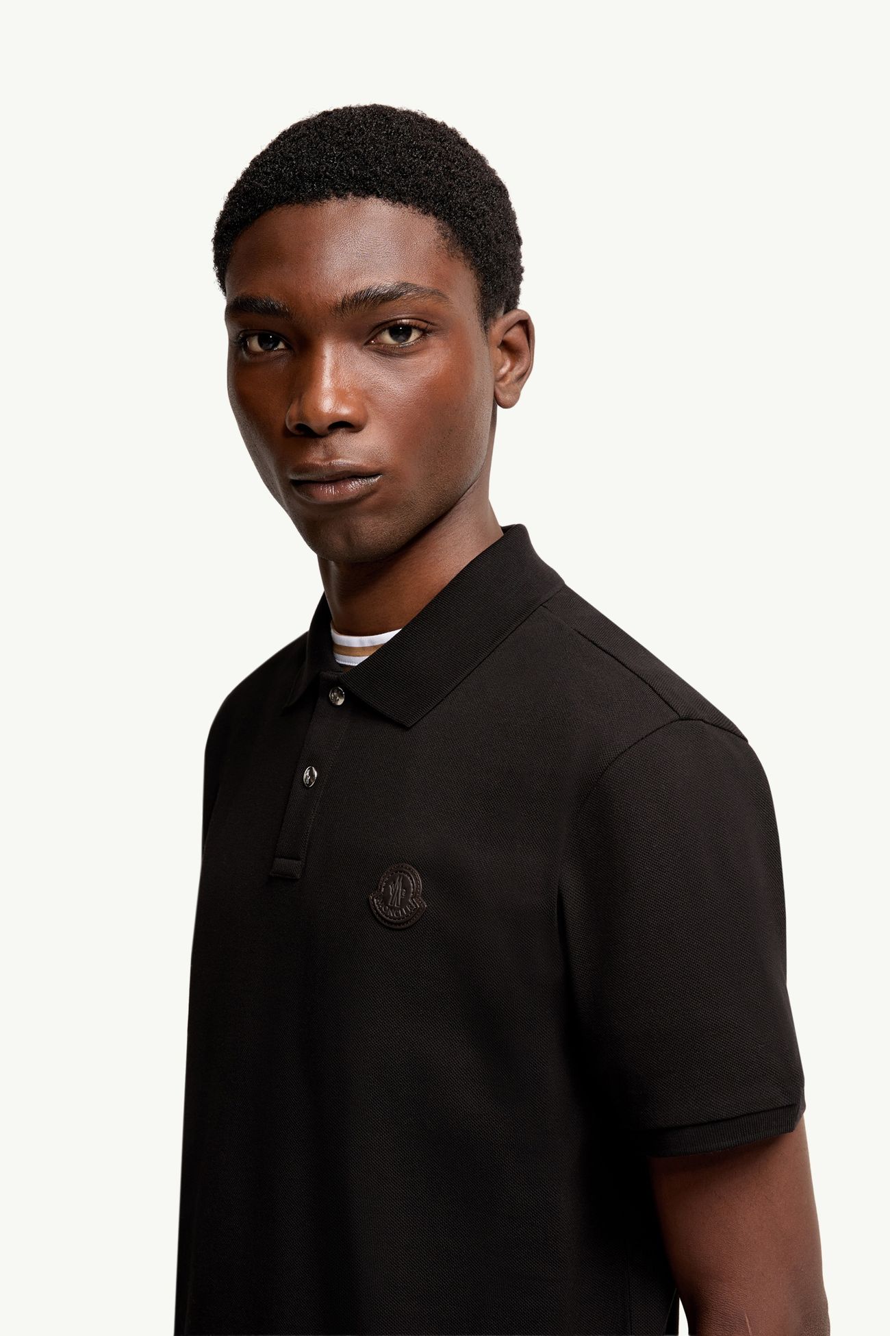 Polo in piquet di cotone con patch logato Uomo Nero Moncler 1