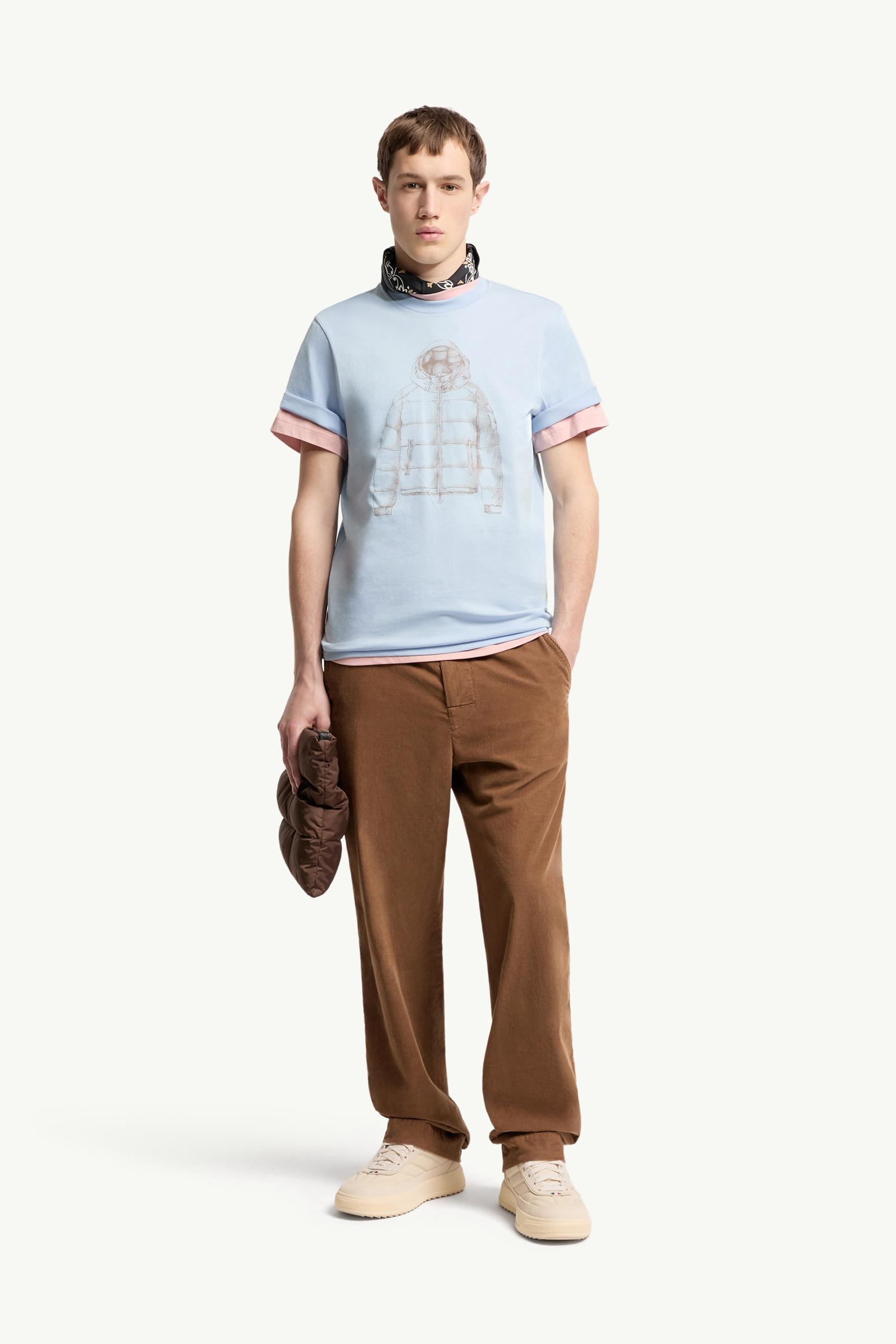 浅蓝色男士羽绒夹克印花棉质T恤- Polo衫&T恤for 男装| Moncler SG