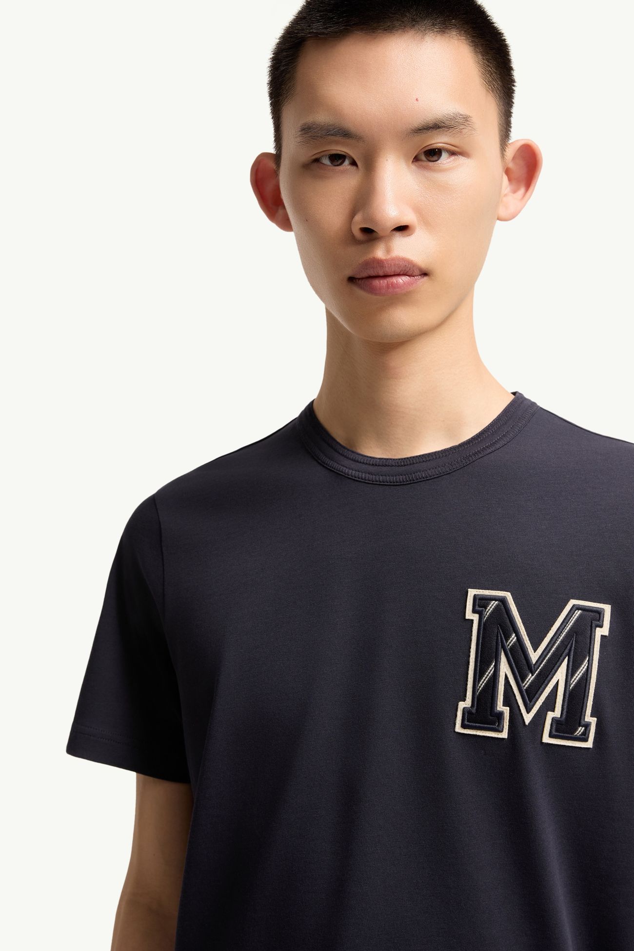 T-shirt en jersey de coton à monogramme Hommes Bleu marine Moncler 5