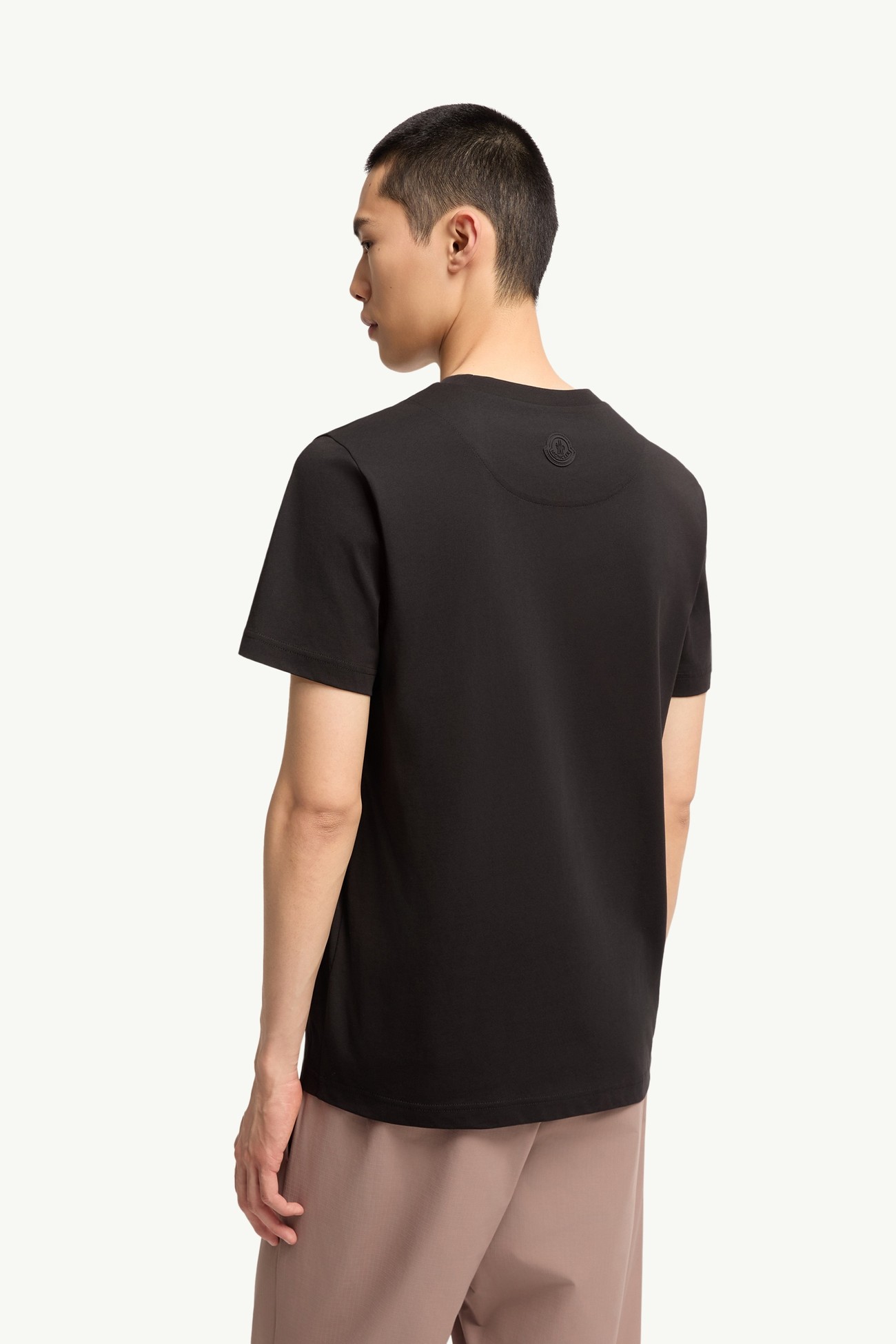 T-shirt in cotone con logo tridimensionale Uomo Nero Moncler 4