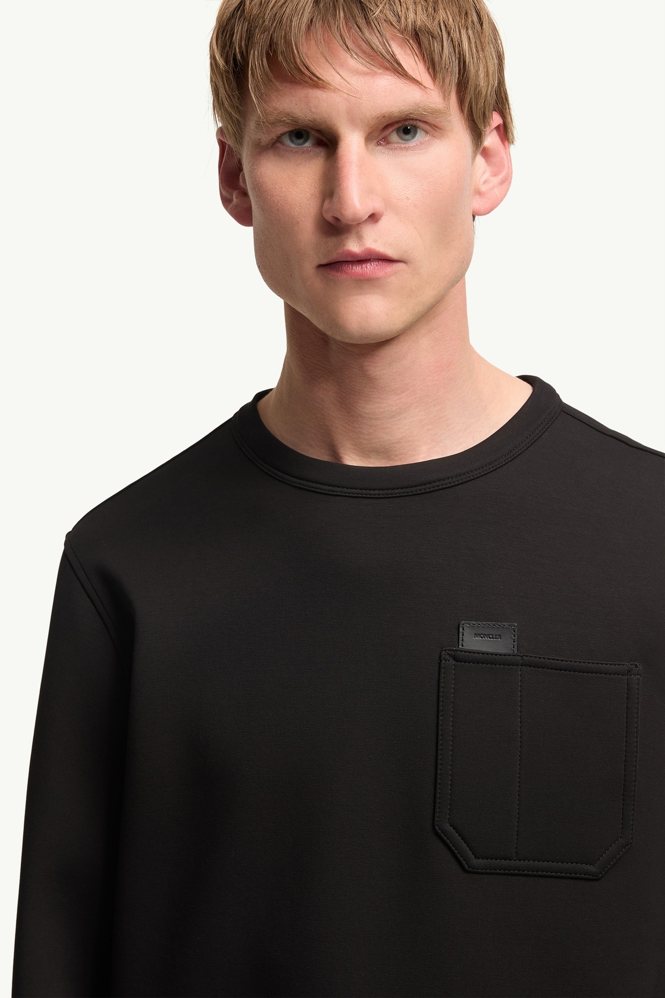 Felpa in misto cotone con targhetta con logo in pelle Uomo Nero Moncler 5