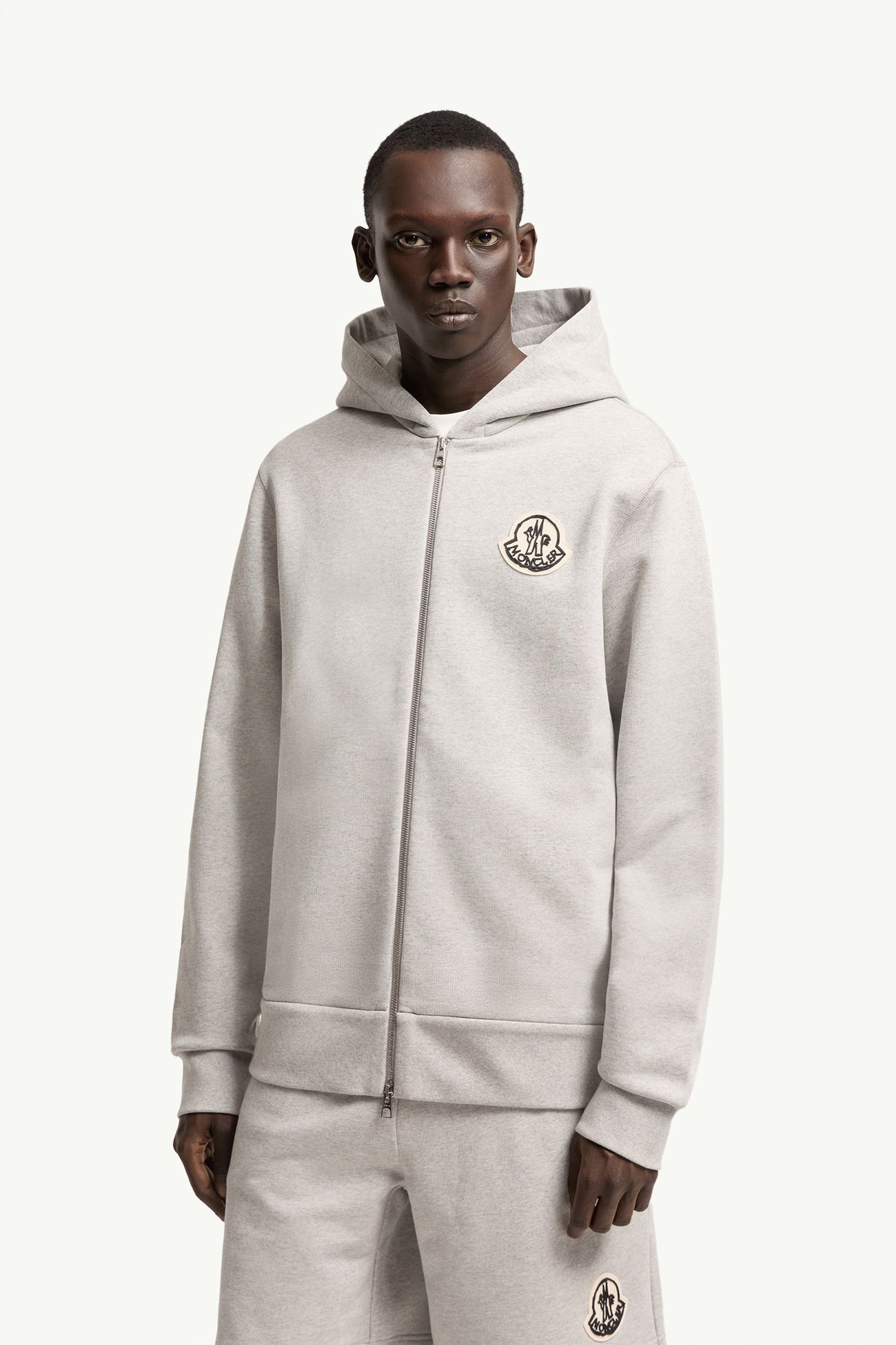 Felpa logata con cappuccio e zip in cotone effetto schizzo Uomo Grigio Moncler 3