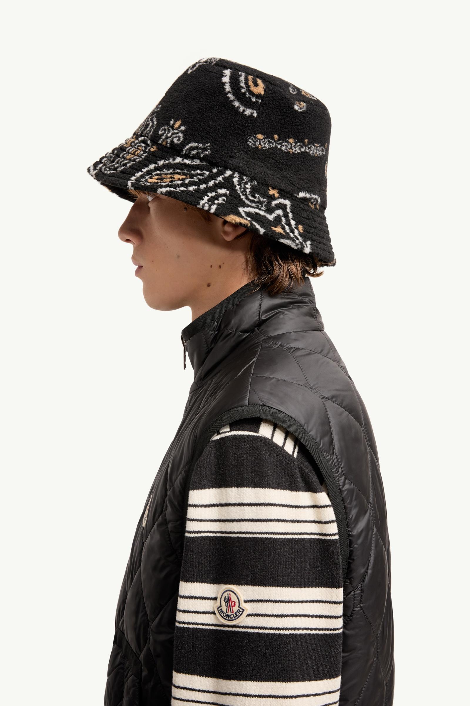 ねこ様✨MONCLER　AUDREYモッズコート　ワッペン　フード　ドローコード Black Reversible Paisley Print Padded Teddy Vest - Vests for Men