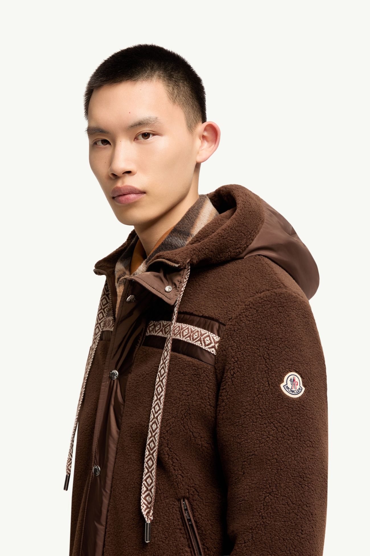 Felpa con cappuccio e zip teddy con finiture geometriche Uomo Marrone Moncler 1