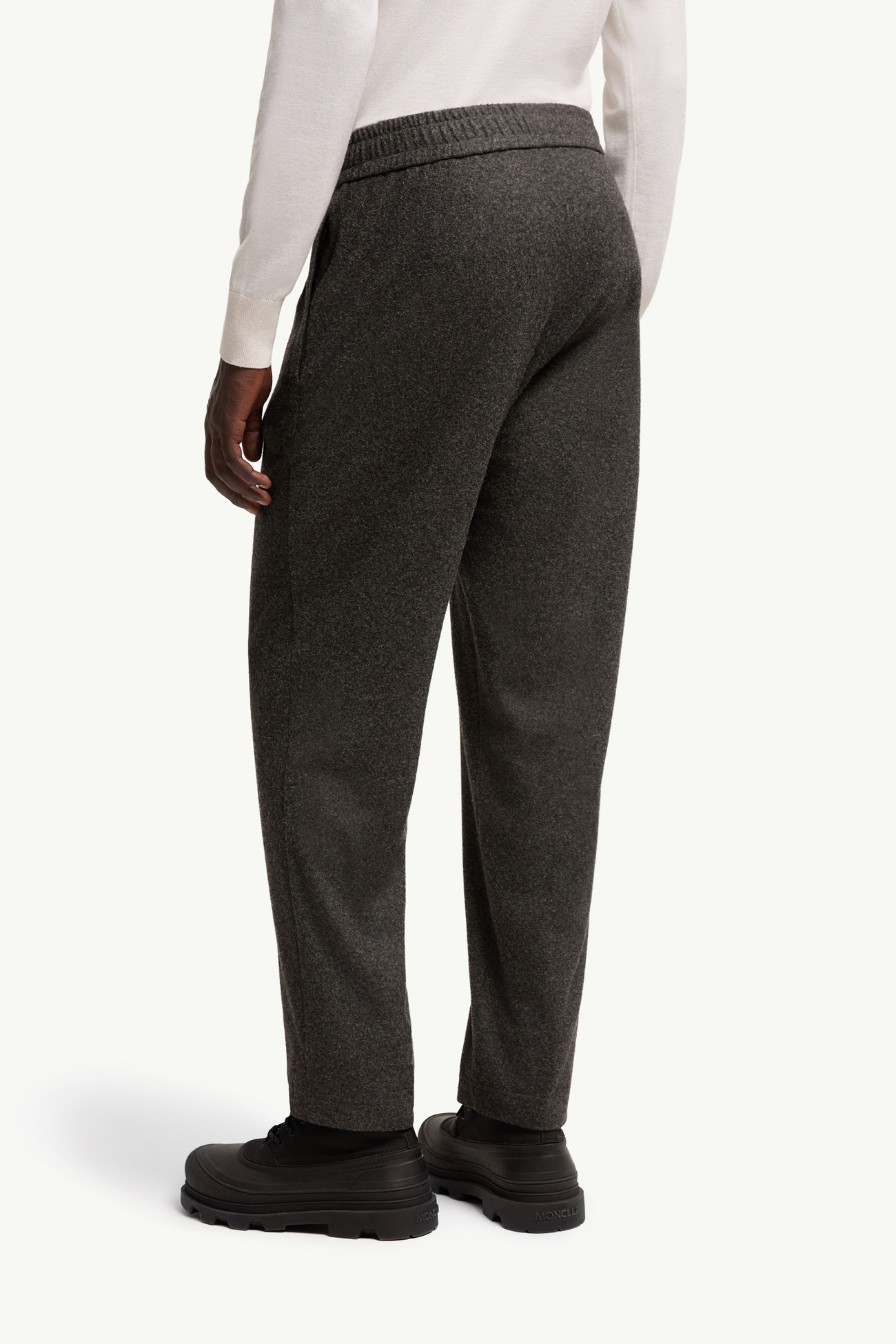 Pantaloni in flanella con logo in pelle Uomo Grigio Scuro Moncler 4