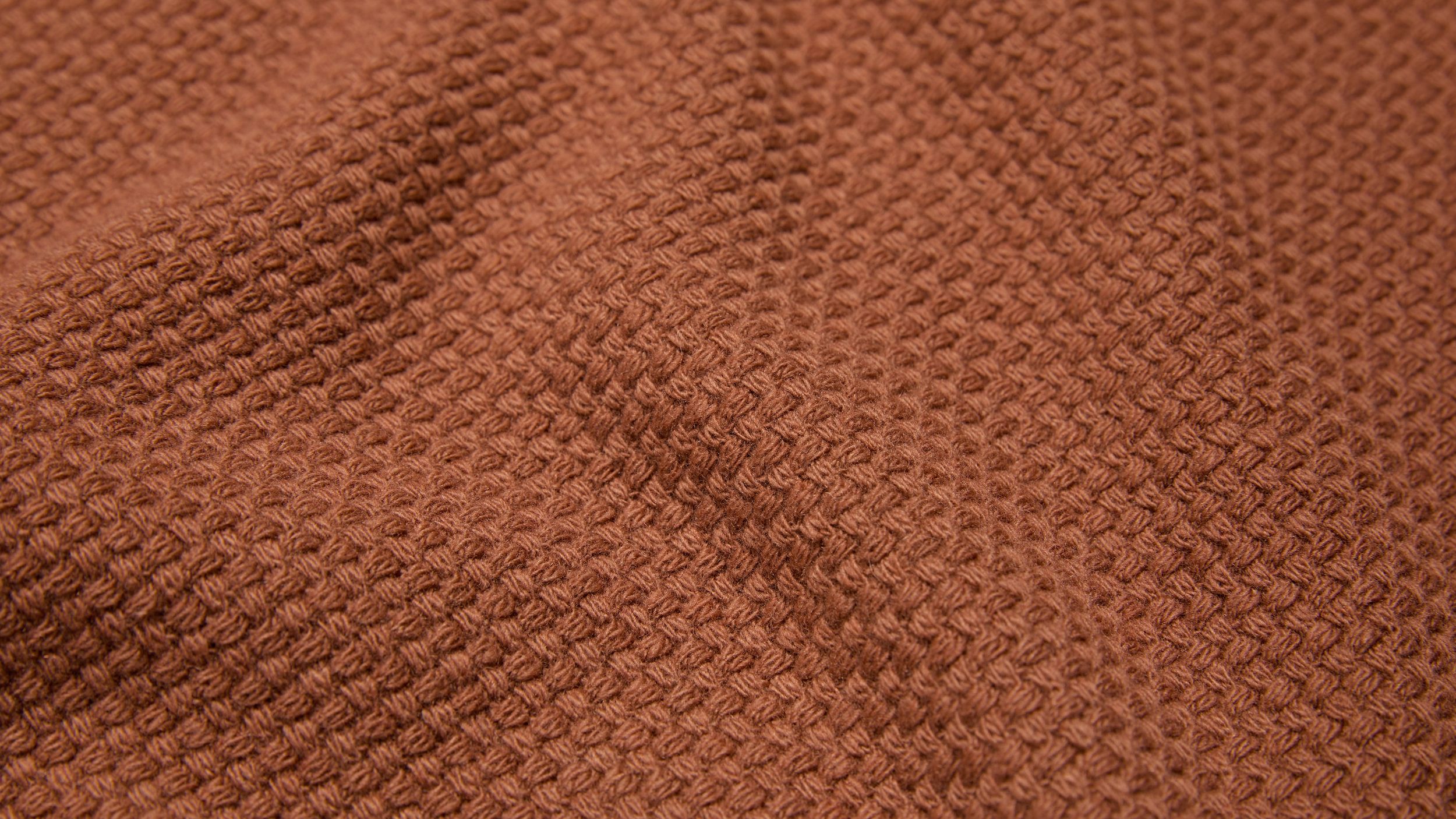 Slide 1 - product.feature.texturecashmereblend.title