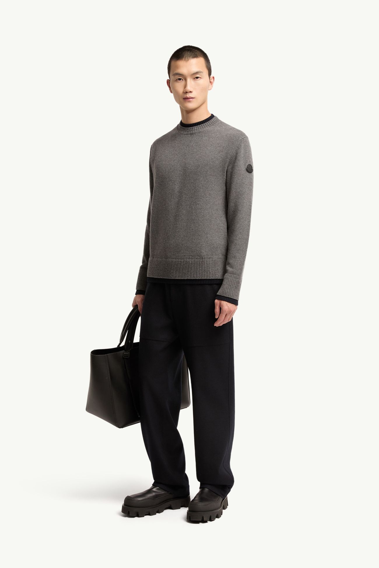 Maglione in Misto Cashmere e Lana con Logo in Pelle Uomo Grigio Moncler 0
