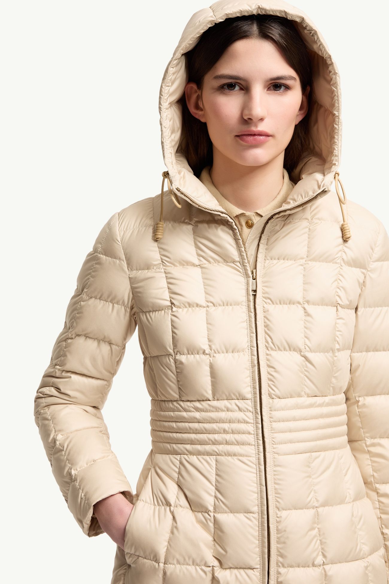 Piumino corto Engoulevent con cappuccio e trapuntatura quadrata Donna Beige Chiaro Moncler 5