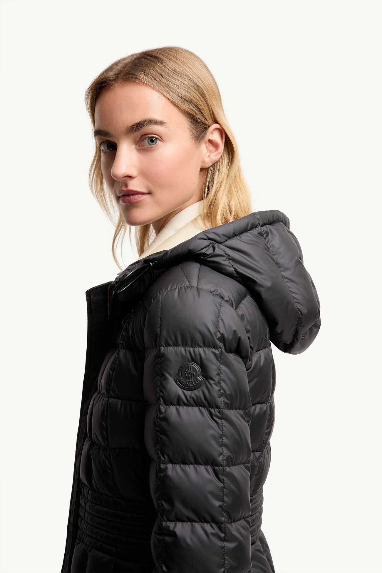 Piumino corto Engoulevent con cappuccio e trapuntatura quadrata Donna Nero Moncler 1