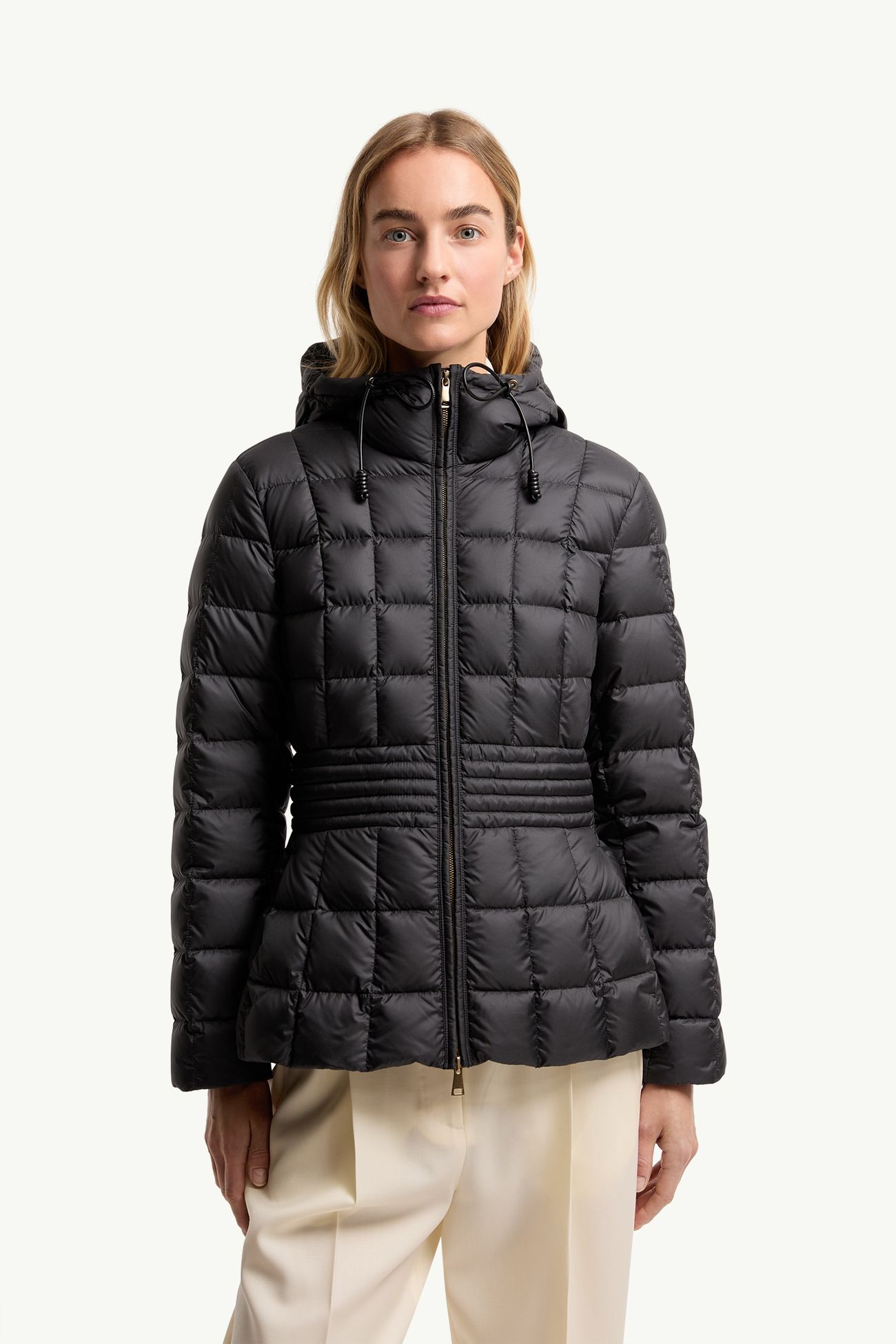 Engoulevent Square Quilted Hooded Short Down Jacket Women Black Moncler 3