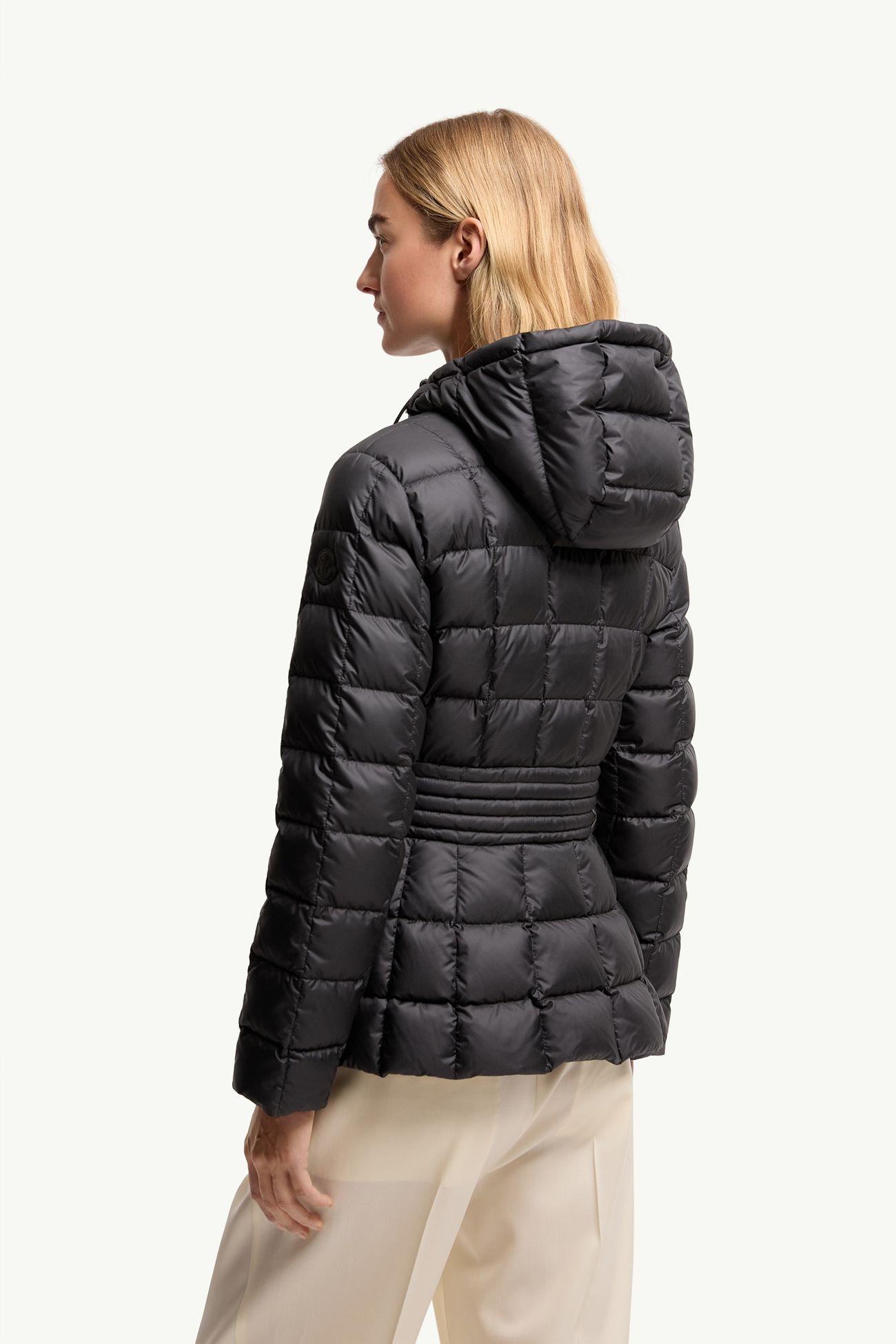 Engoulevent Square Quilted Hooded Short Down Jacket Women Black Moncler 4