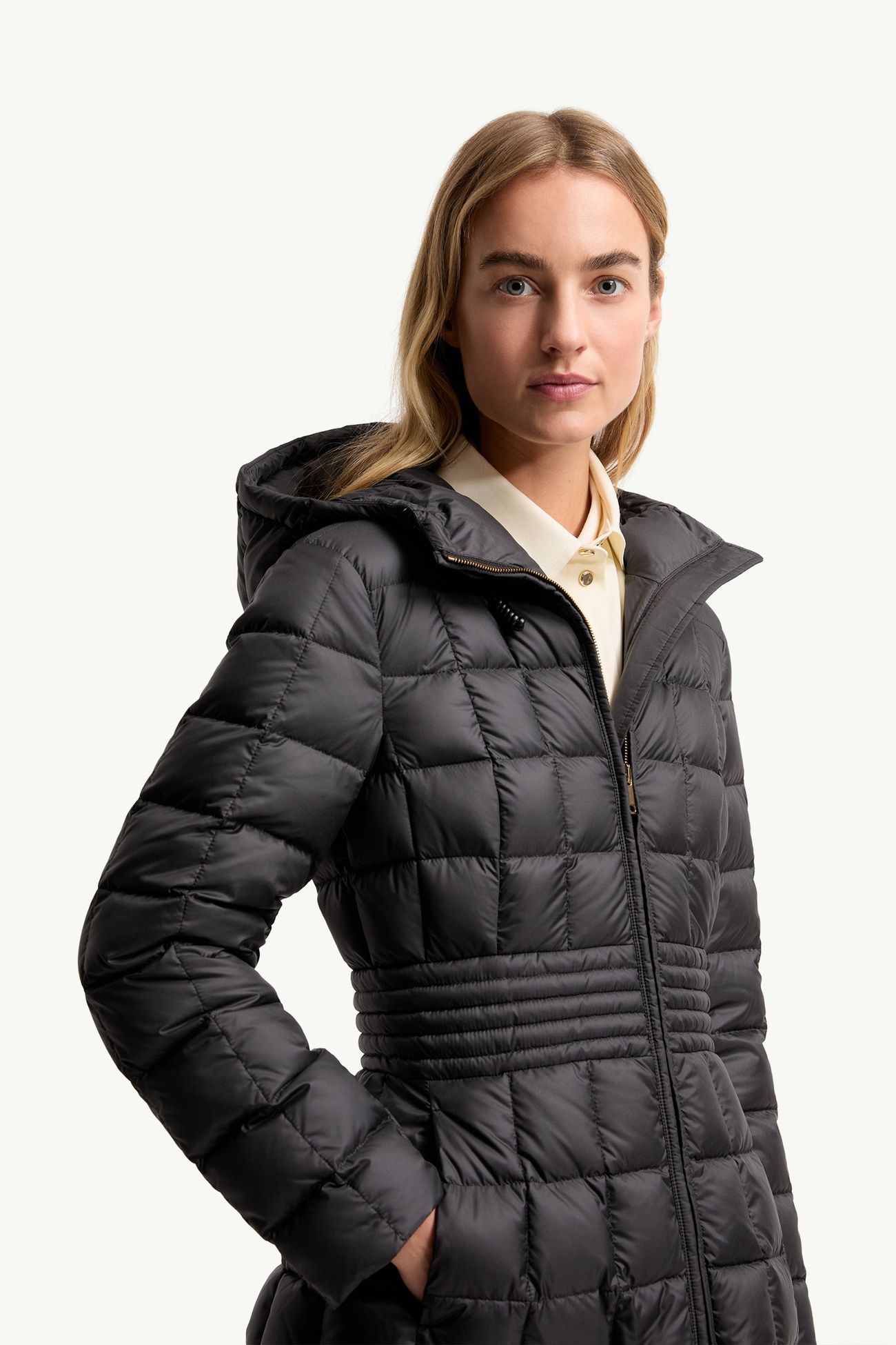 Engoulevent女士方形绗缝连帽短款羽绒夹克外套 女士 黑色 Moncler 5