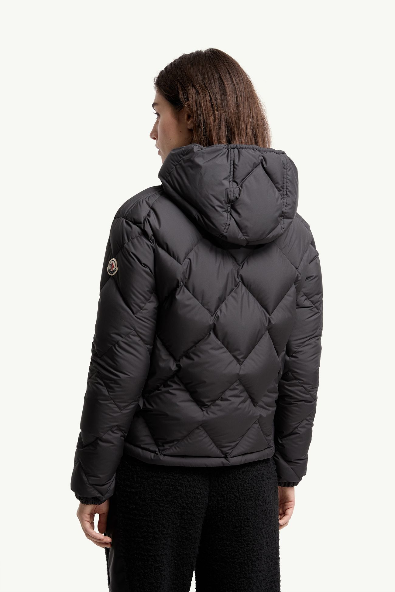 Arvouinne連帽三角形絎縫短身羽絨外套 女士 黑色 Moncler 4