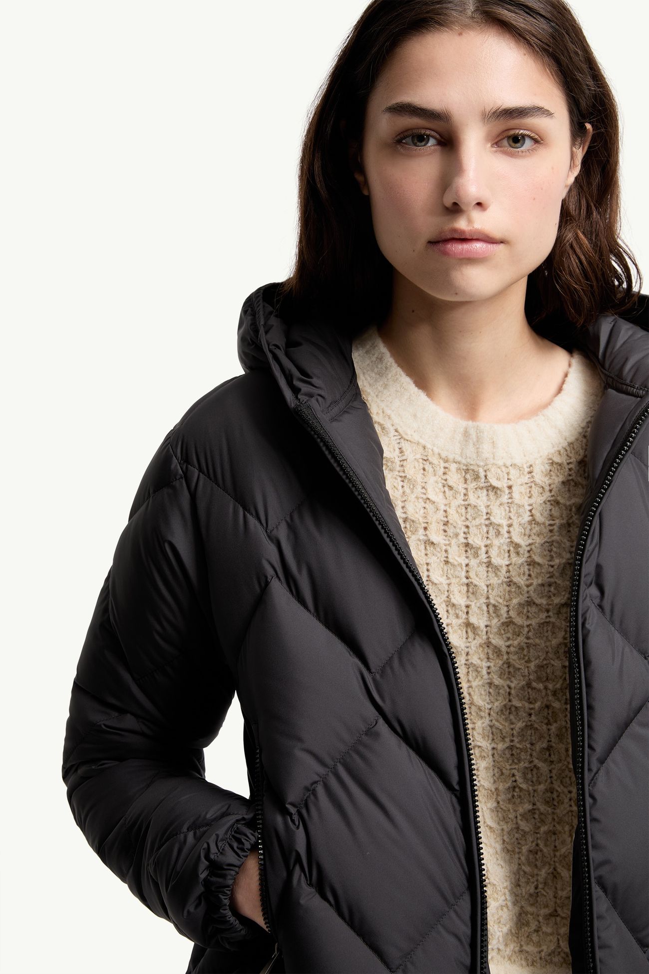 Arvouinne 후드 트라이앵글 퀼팅 쇼트 다운 재킷 여성 블랙 Moncler 5