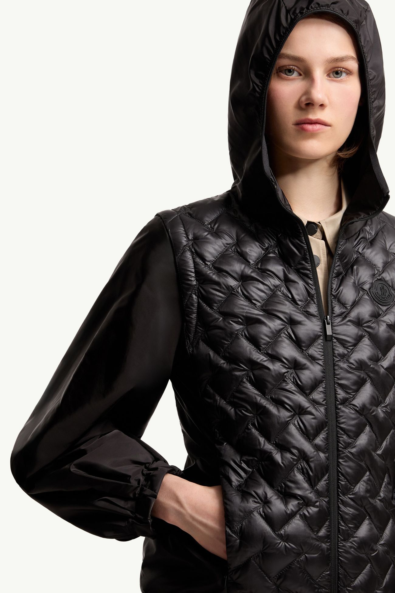 Mirage kurze, verstaubare 2-in-1 Daunenjacke Damen Schwarz Moncler 6