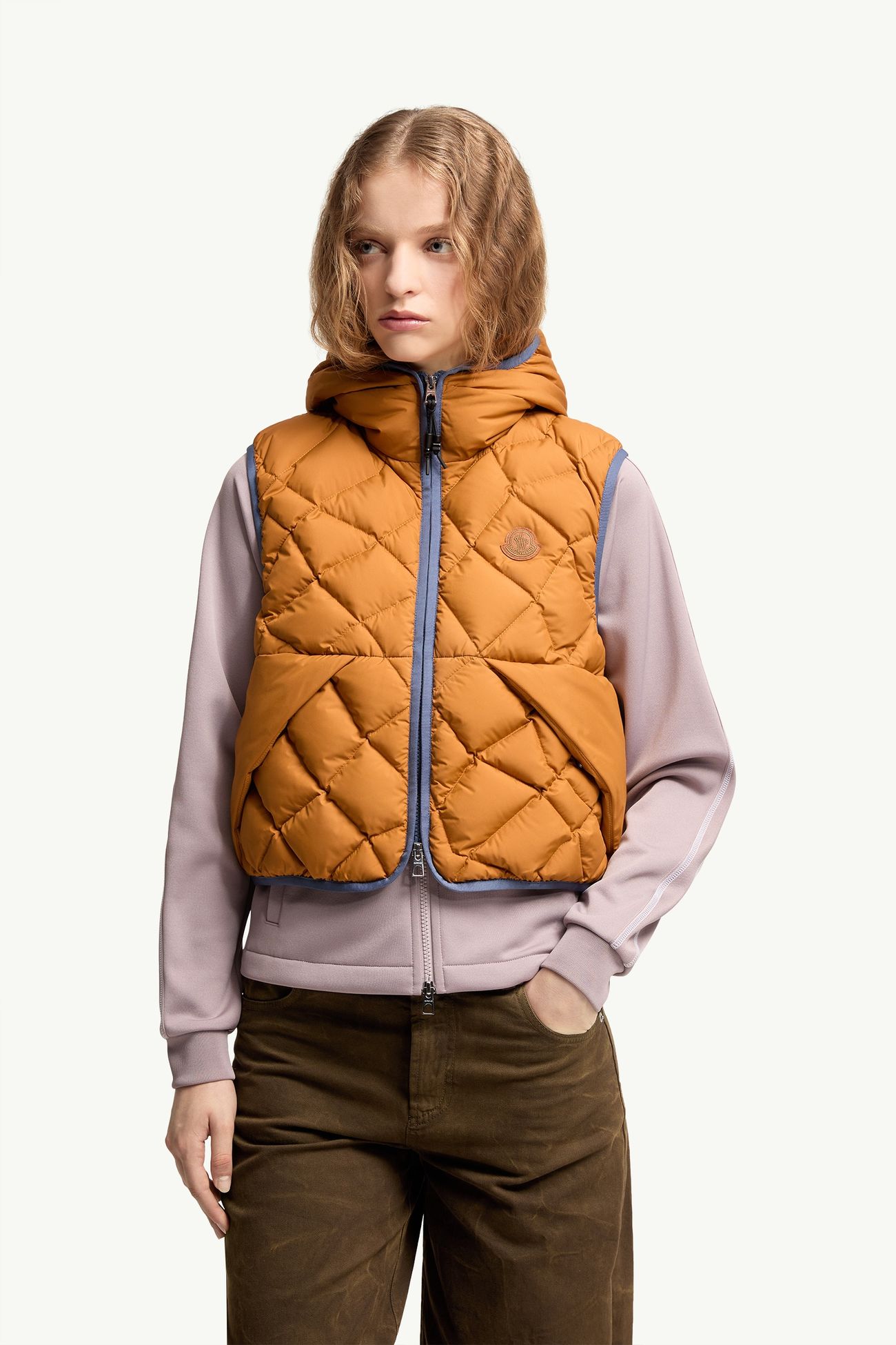 Chaleco plumífero acolchado con motivo de rombos con capucha Armella Mujer Amarillo Oscuro Moncler 3