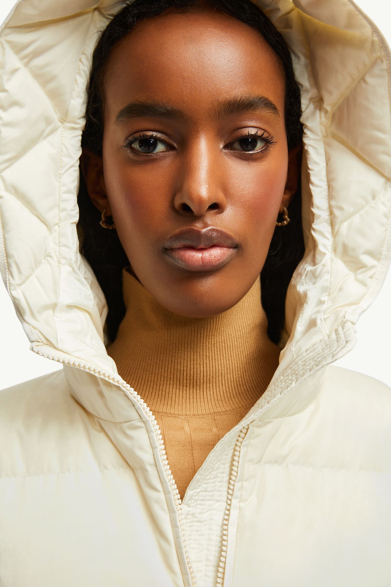 Doudoune courte à capuche Avoce Femmes Blanc Ivoire Moncler 6