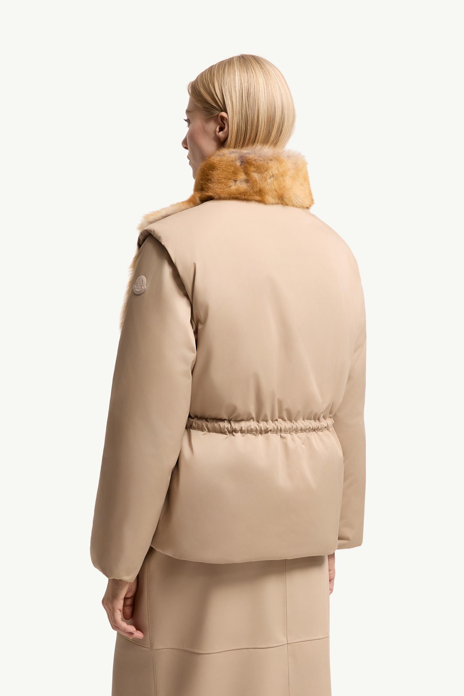 MONCLER ☆ 高級 上品 気品 フリース ジャケット ブルゾン ベージュ L 休日 大人カジュアル モード ゴープコア 人気 モンクレール■EB306 Beige Blaireau 2-in-1 Shearling Down Jacket - Short Down Jackets