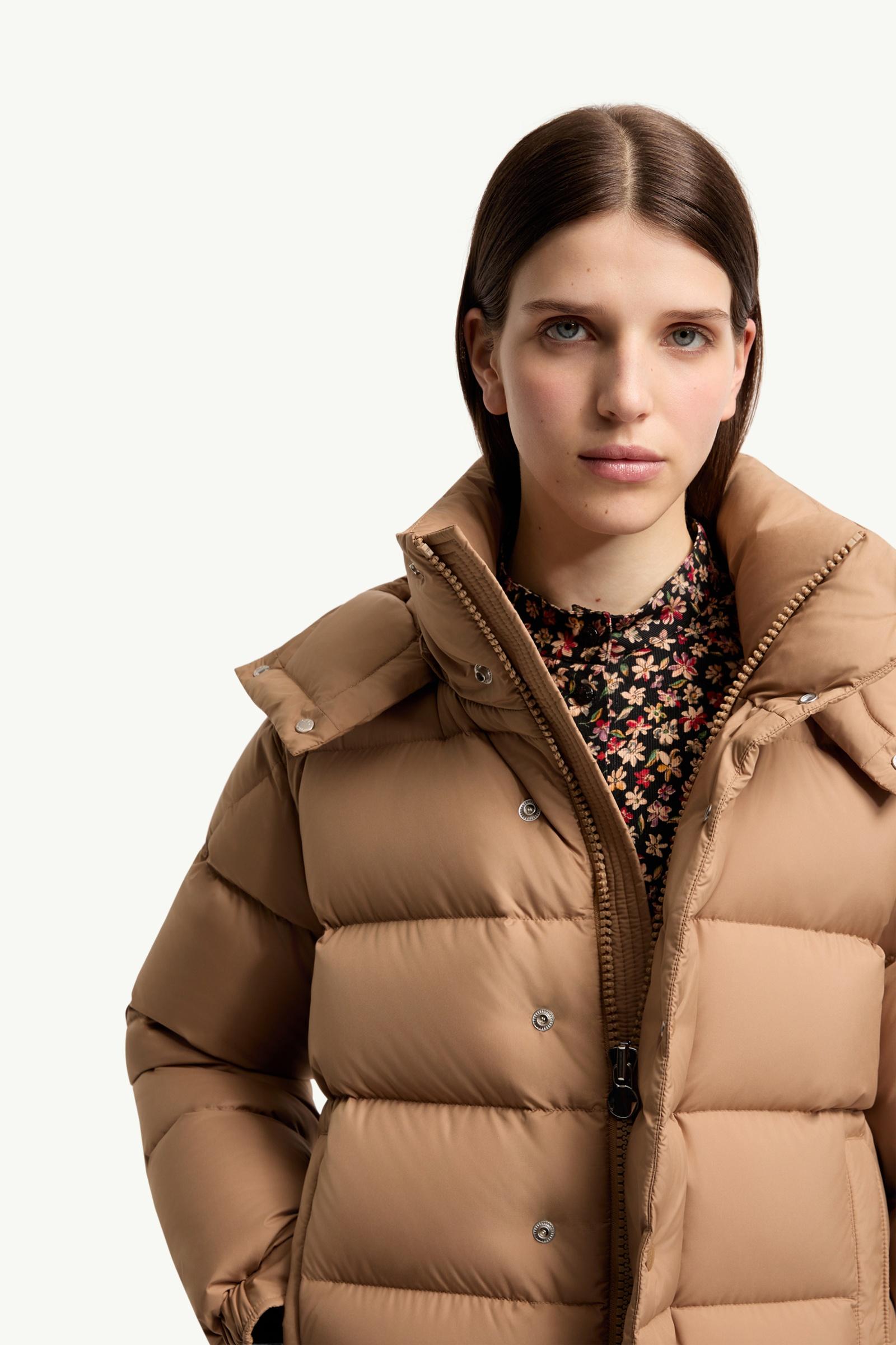 キャメルベージュ Moncler Maya 70ショートダウンジャケット