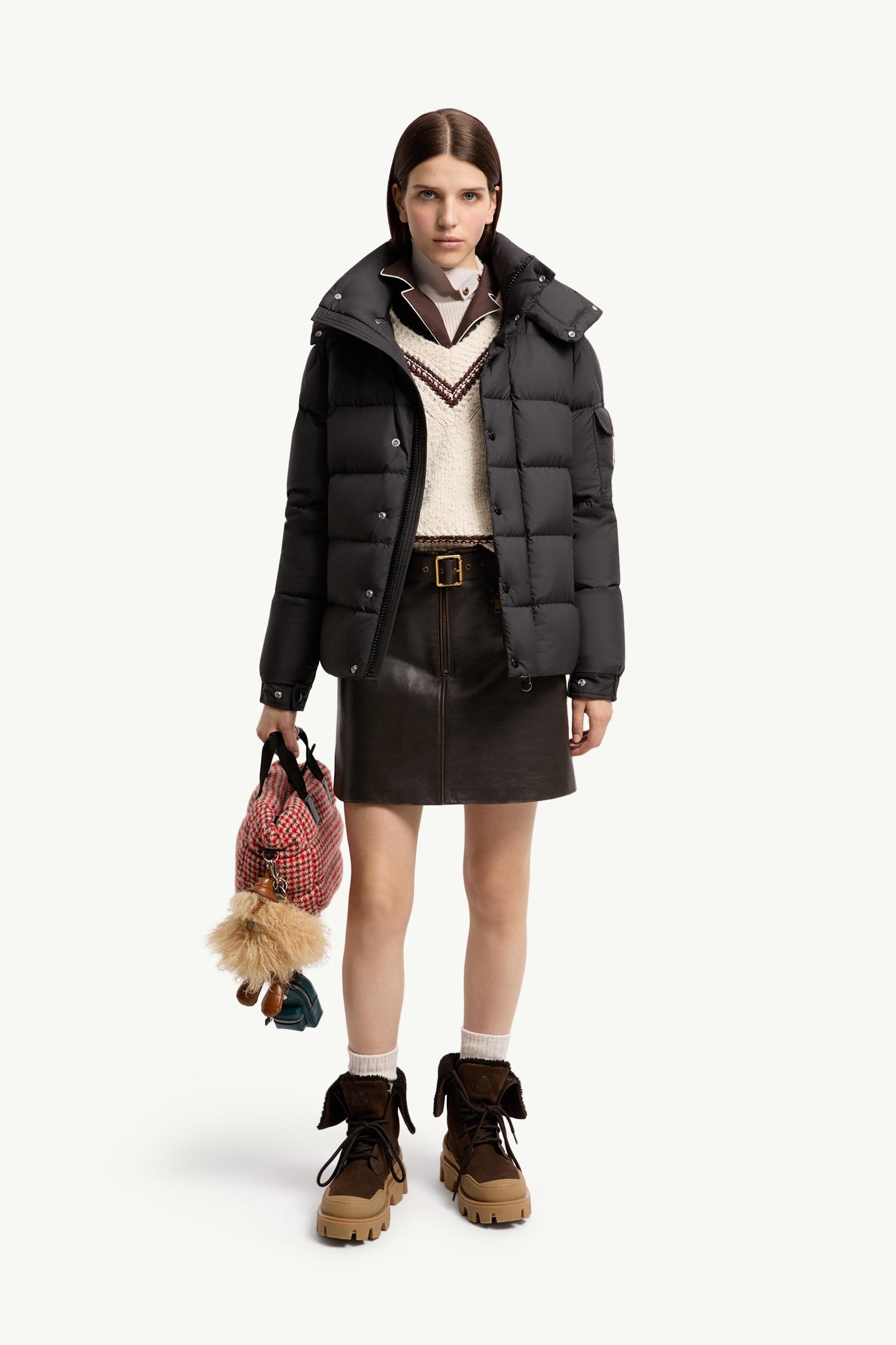 ブラック Moncler Maya 70ショートダウンジャケット : ショートダウン