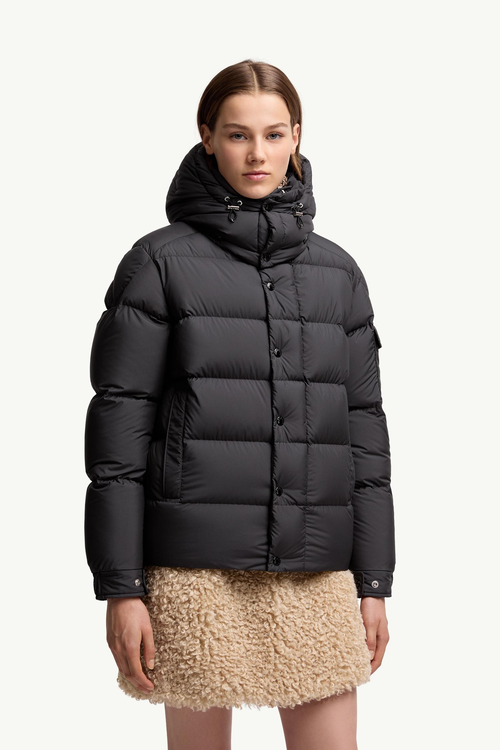 ブラック Moncler Maya ショートダウンジャケット : ショートダウン