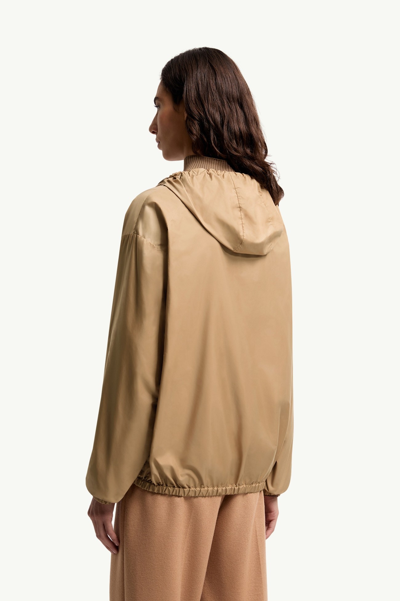 Coupe-vent à capuche Femmes Beige Moncler 4