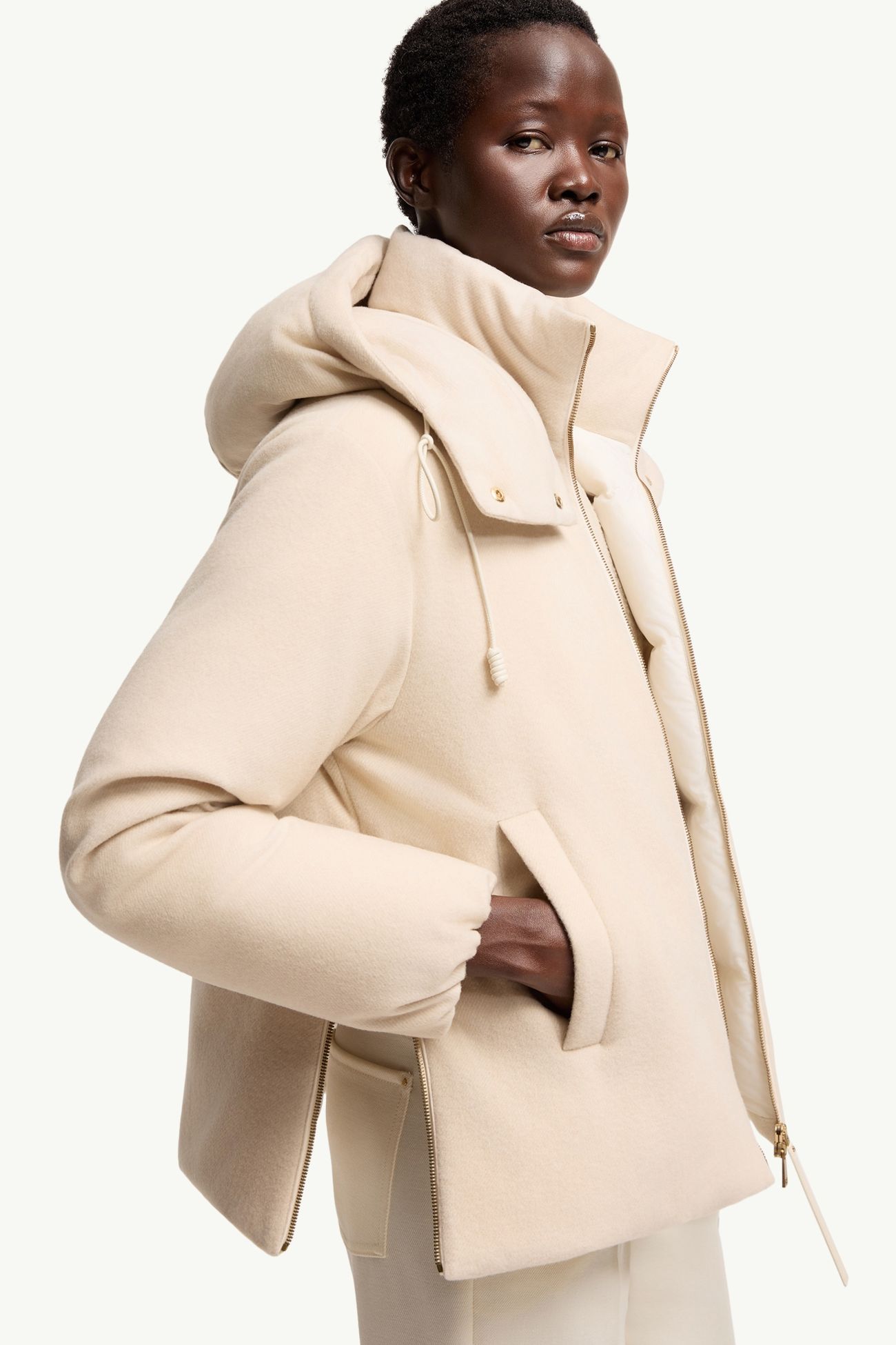 Doudoune courte à capuche en laine et cachemire Bonnaire Femmes Beige Clair Moncler 5