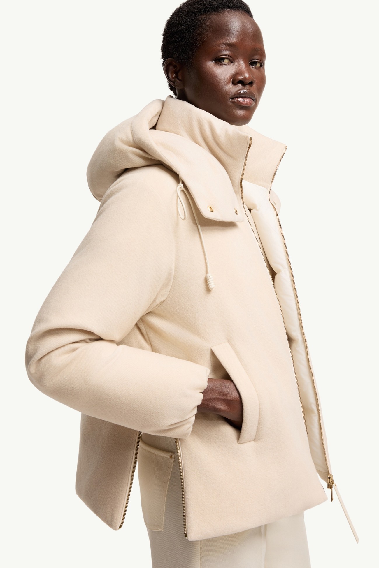 Piumino corto Vivante in lana e cashmere con cappuccio Donna Beige Chiaro Moncler 5