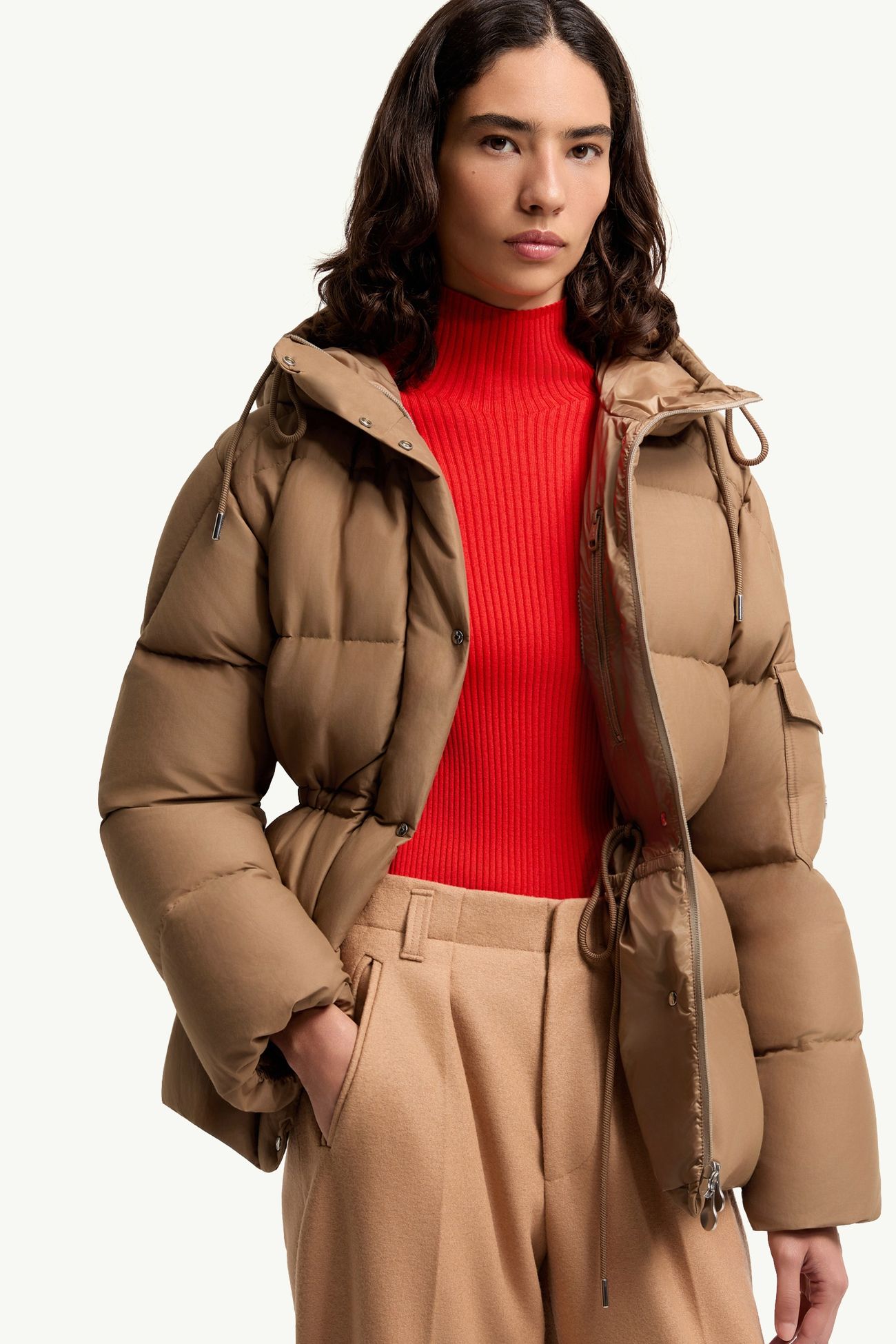 Plumífero corto con capucha Himalaya Mujer Marrón claro Moncler 6