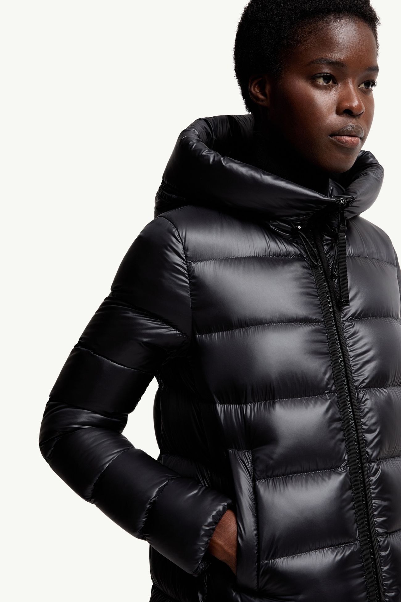 Plumífero de largo medio con capucha Suyenne Mujer Negro Moncler 5
