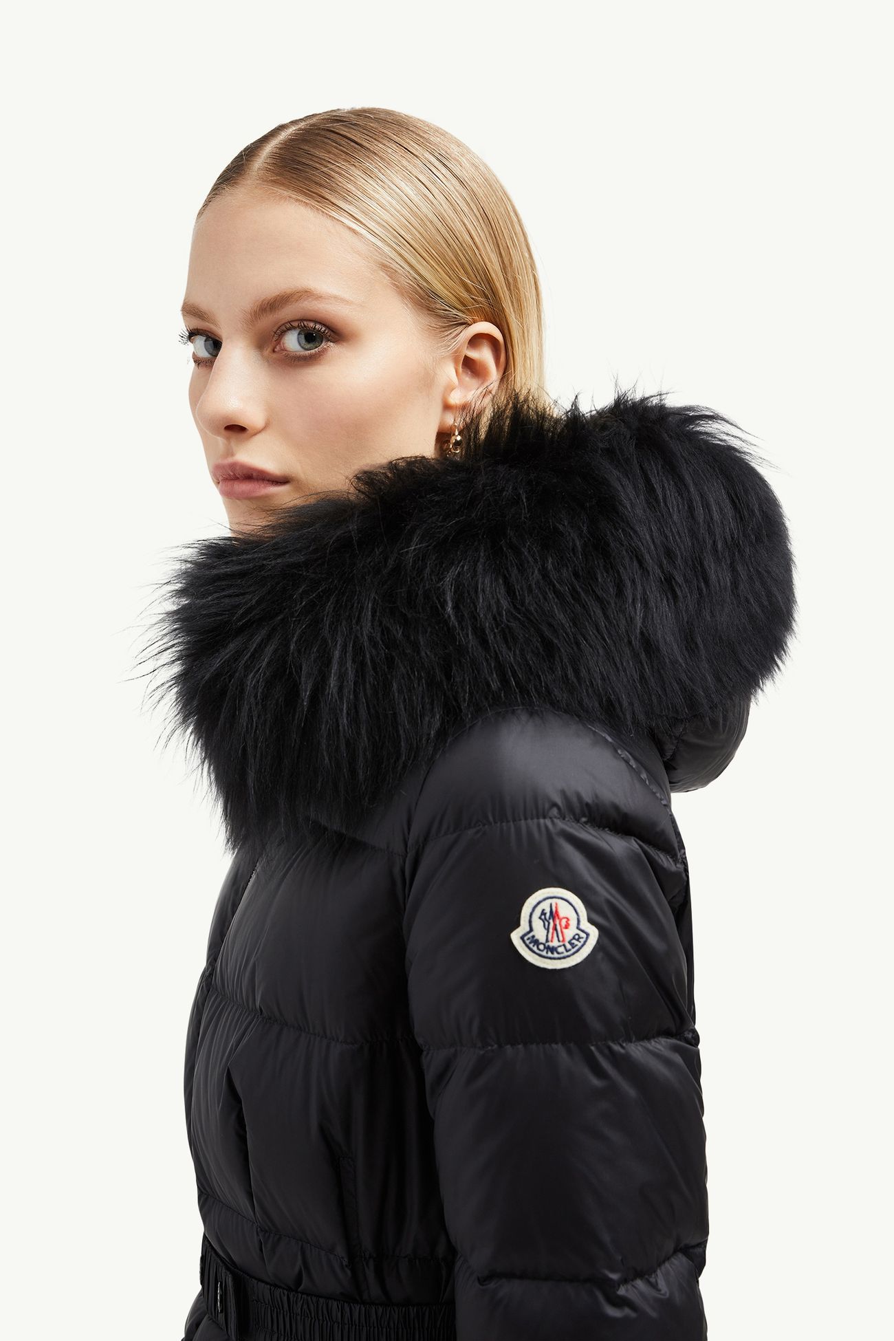 Plumífero largo con capucha de y ribete de lana de oveja joven Boedic Mujer Negro Moncler 1