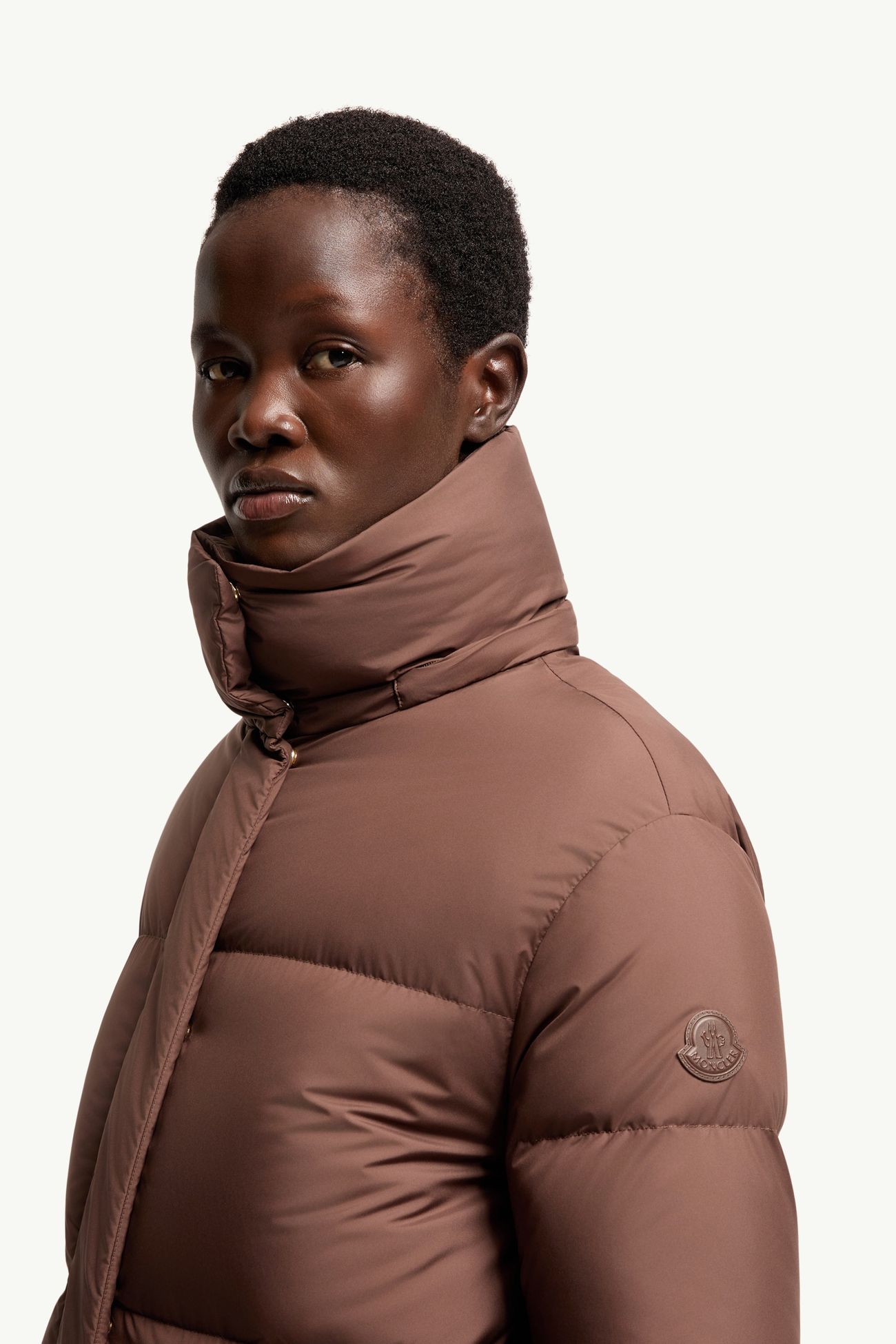 Plumífero largo con capucha Ornement Mujer Marrón Moncler 1