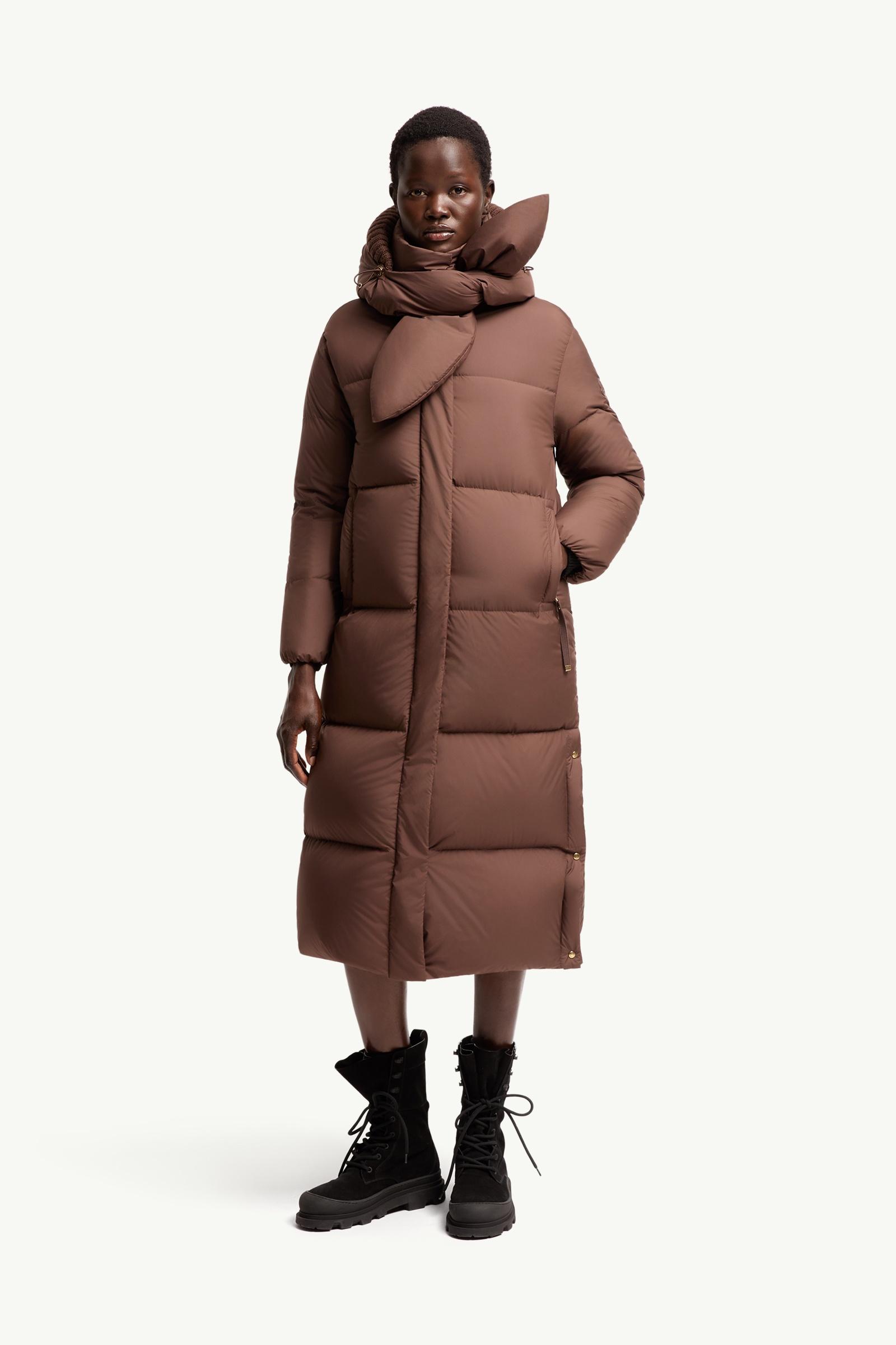 몽클레어 오르느망 후디드 롱 다운 재킷 L20931C00020597YW262