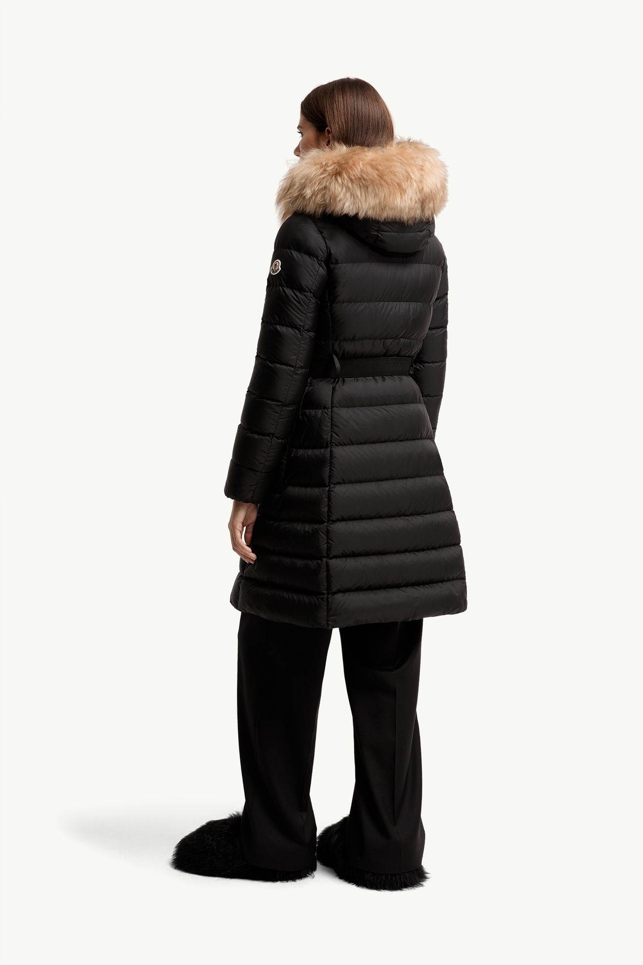 Khloesse女士羊毛饰边连帽长款羽绒夹克外套 女士 黑色 & 坚果米色 Moncler 4