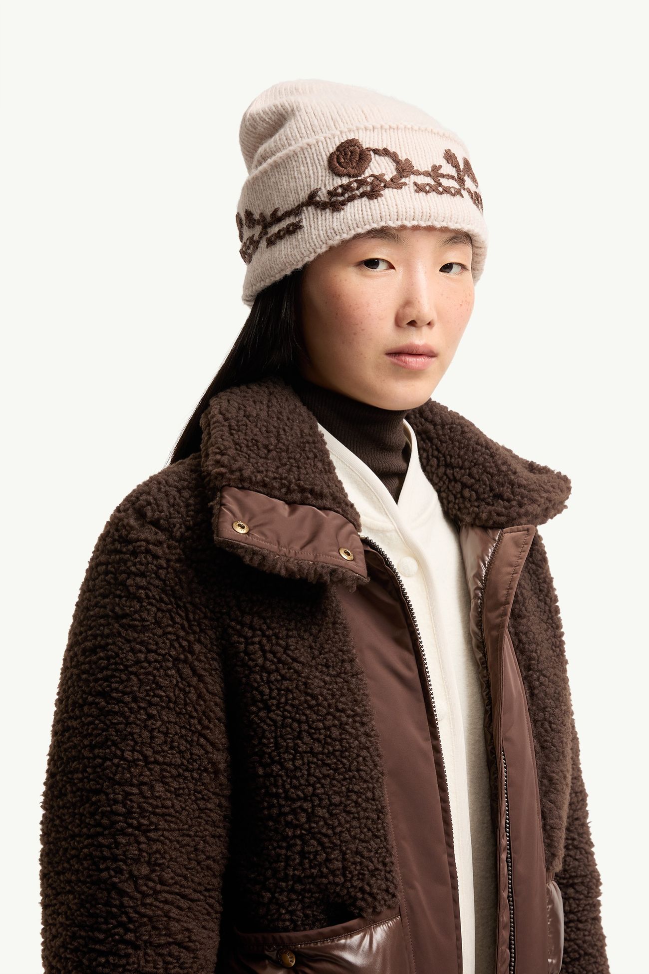 자수 알파카 혼방 니트 비니 여성 화이트 아이보리 Moncler 1