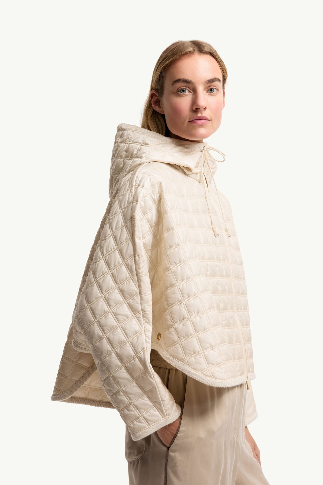 Quadratisch gestepptes, wattiertes Kapuzencape Damen Weiß-Elfenbein Moncler 5