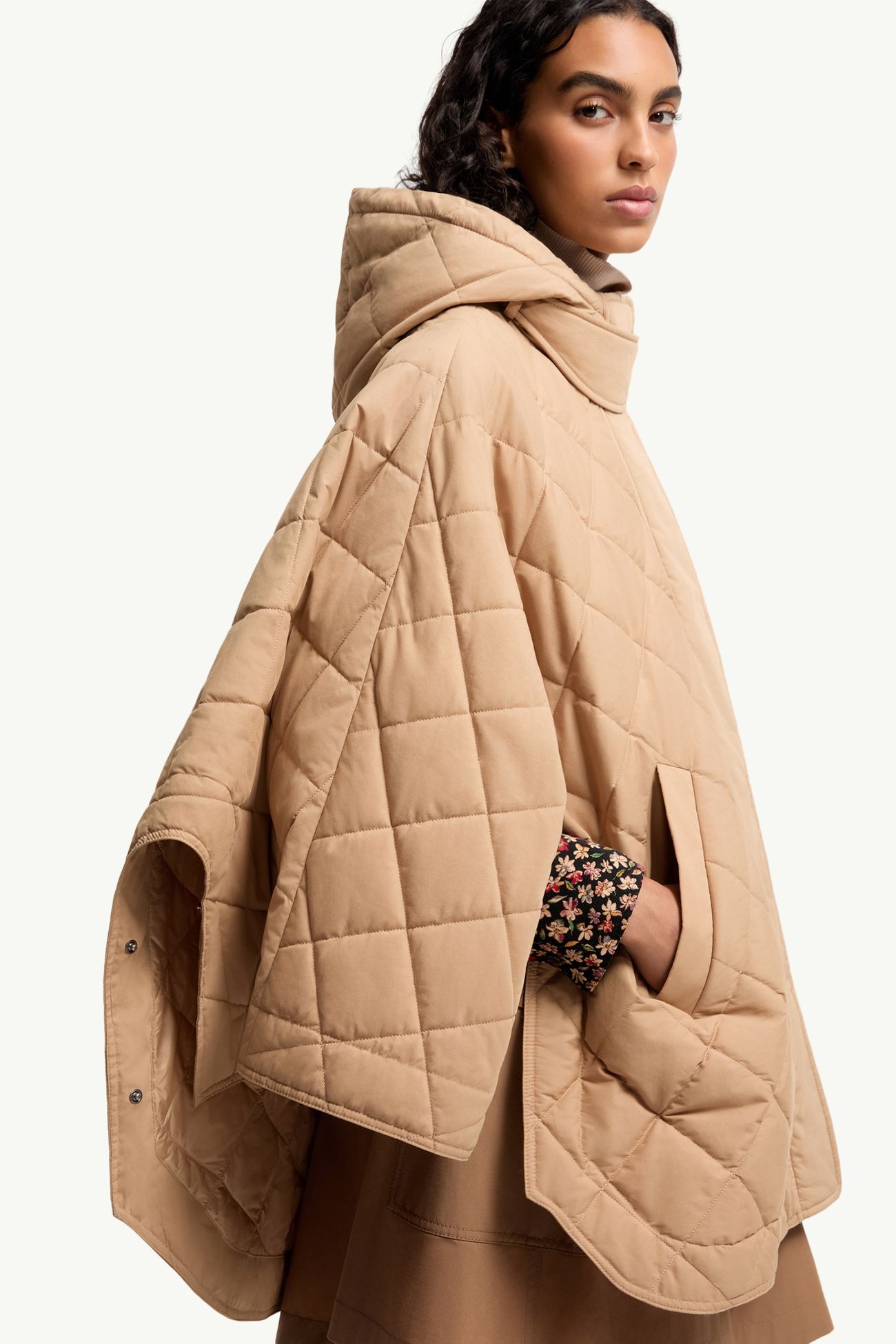 女士菱形绗缝连帽斗篷 女士 米色 Moncler 5
