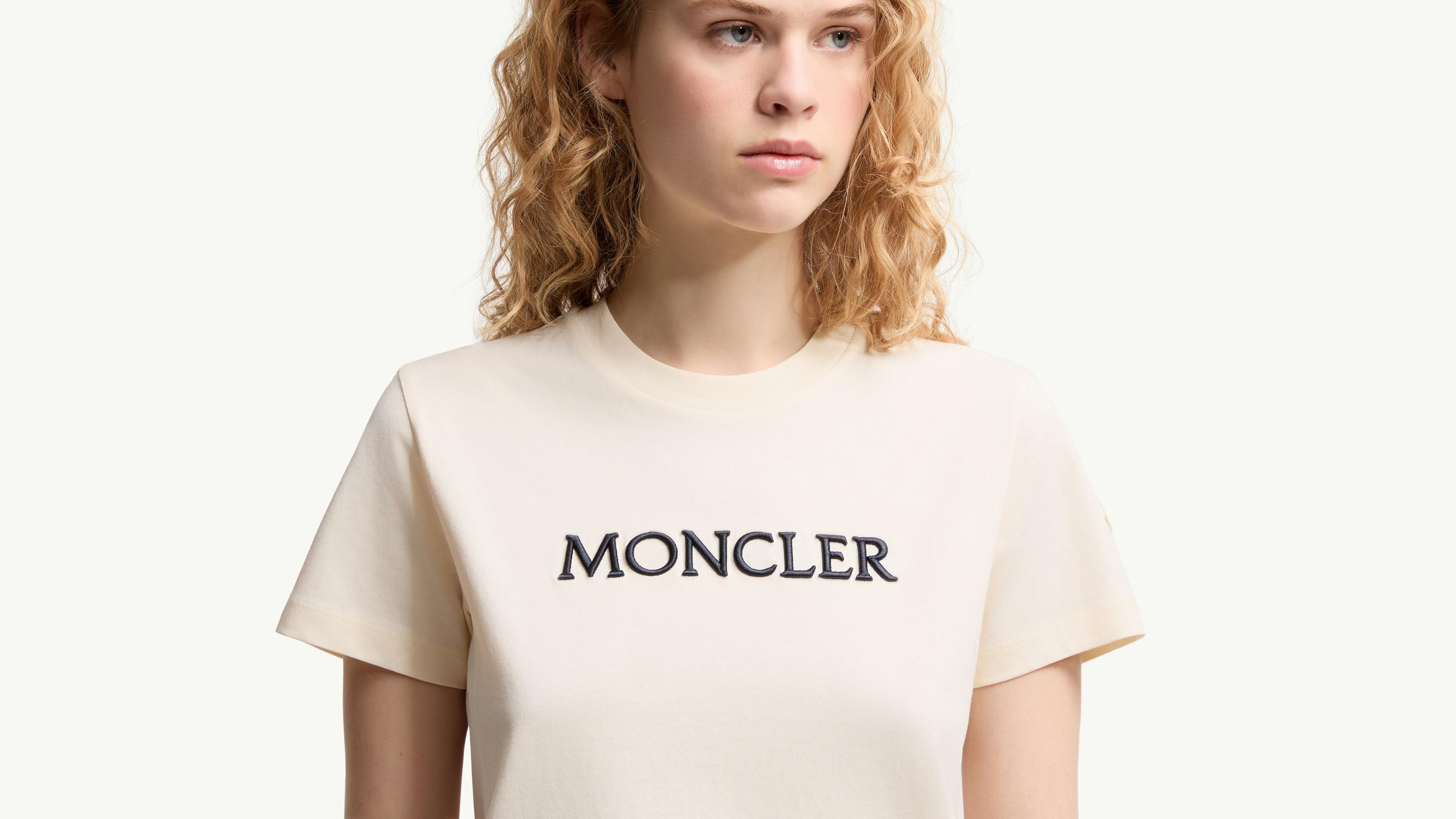 モンクレール　tシャツ メンズ　レディース　極美品　正規品確認済み ホワイト Tシャツ : トップ＆Tシャツ 向けの レディース | モンクレール