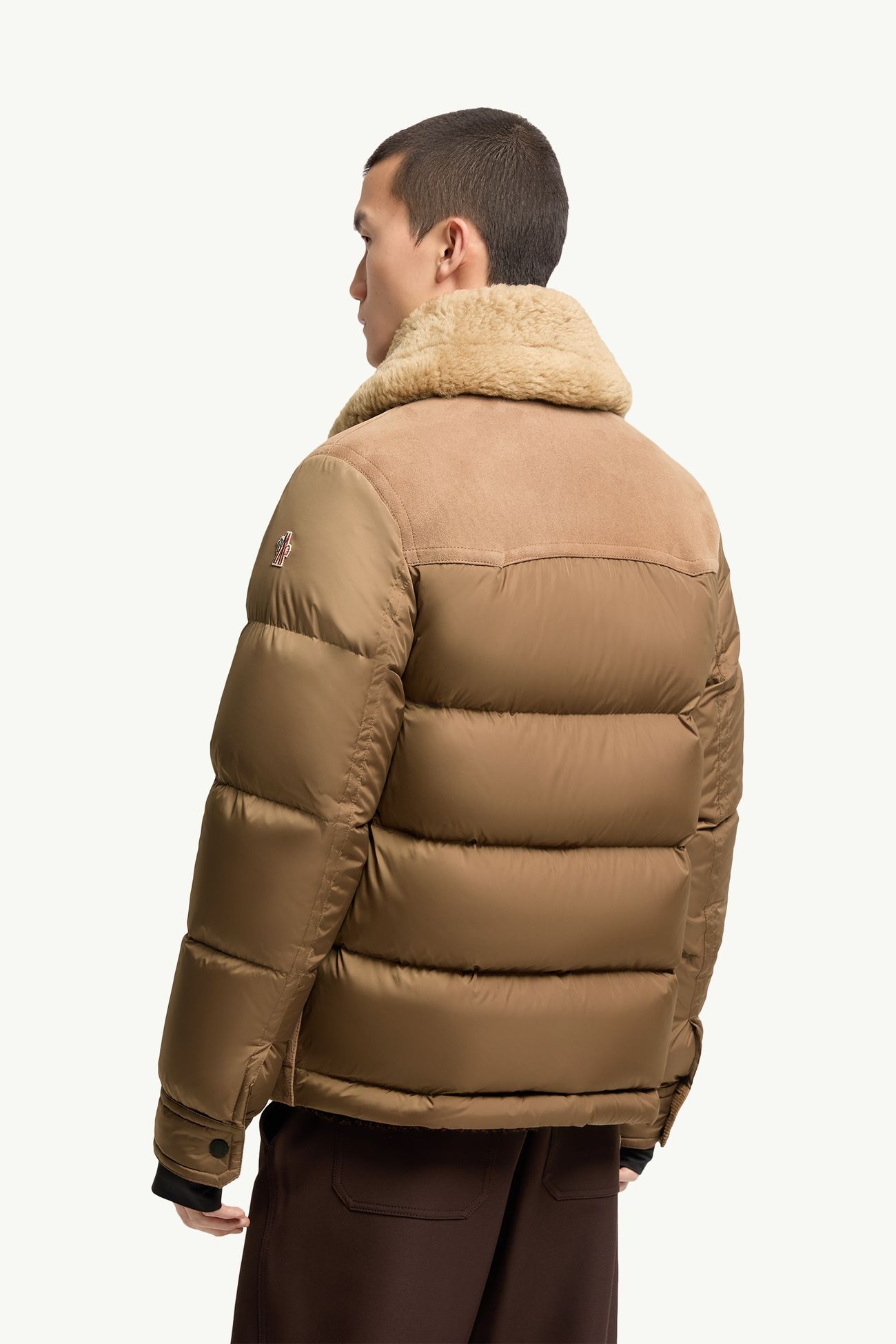 Kurze Daunenjacke mit Wildleder-Shearling-Besatz Herren Camel-Beige Moncler 4