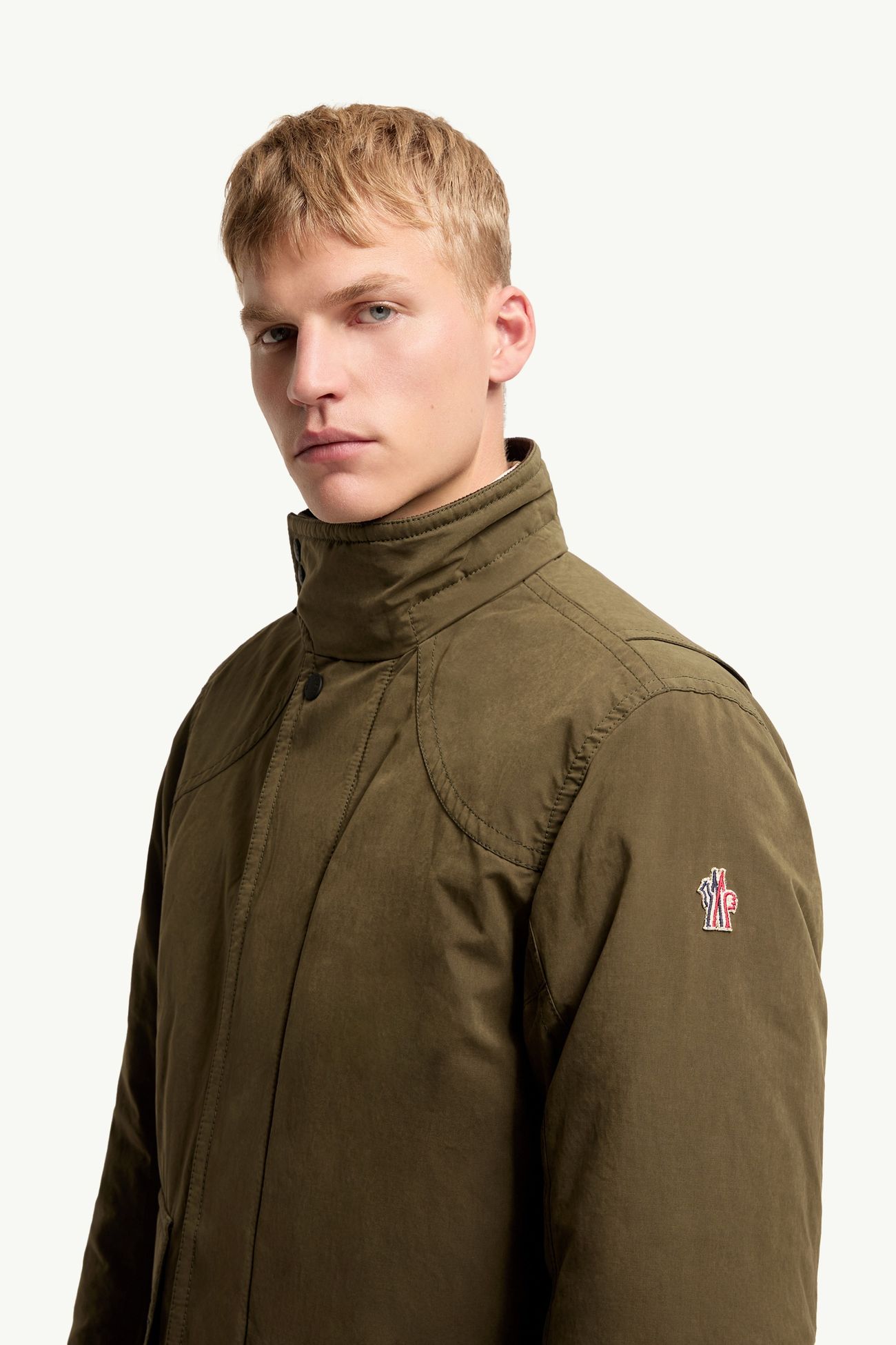 Parka Lungo Imbottito in Tela con Cappuccio Allaine Uomo Verde Oliva Moncler 1